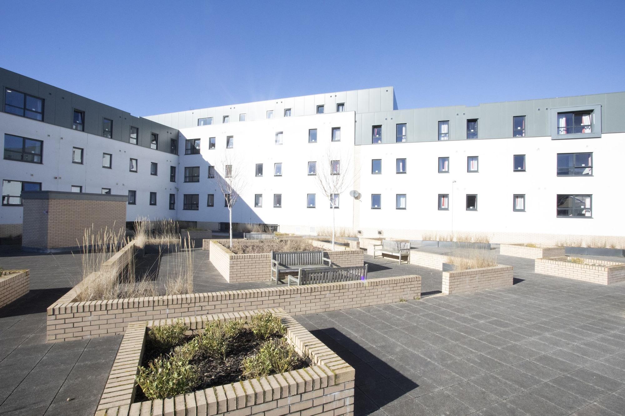 Varios Beaverbank Place - Campus Residence
