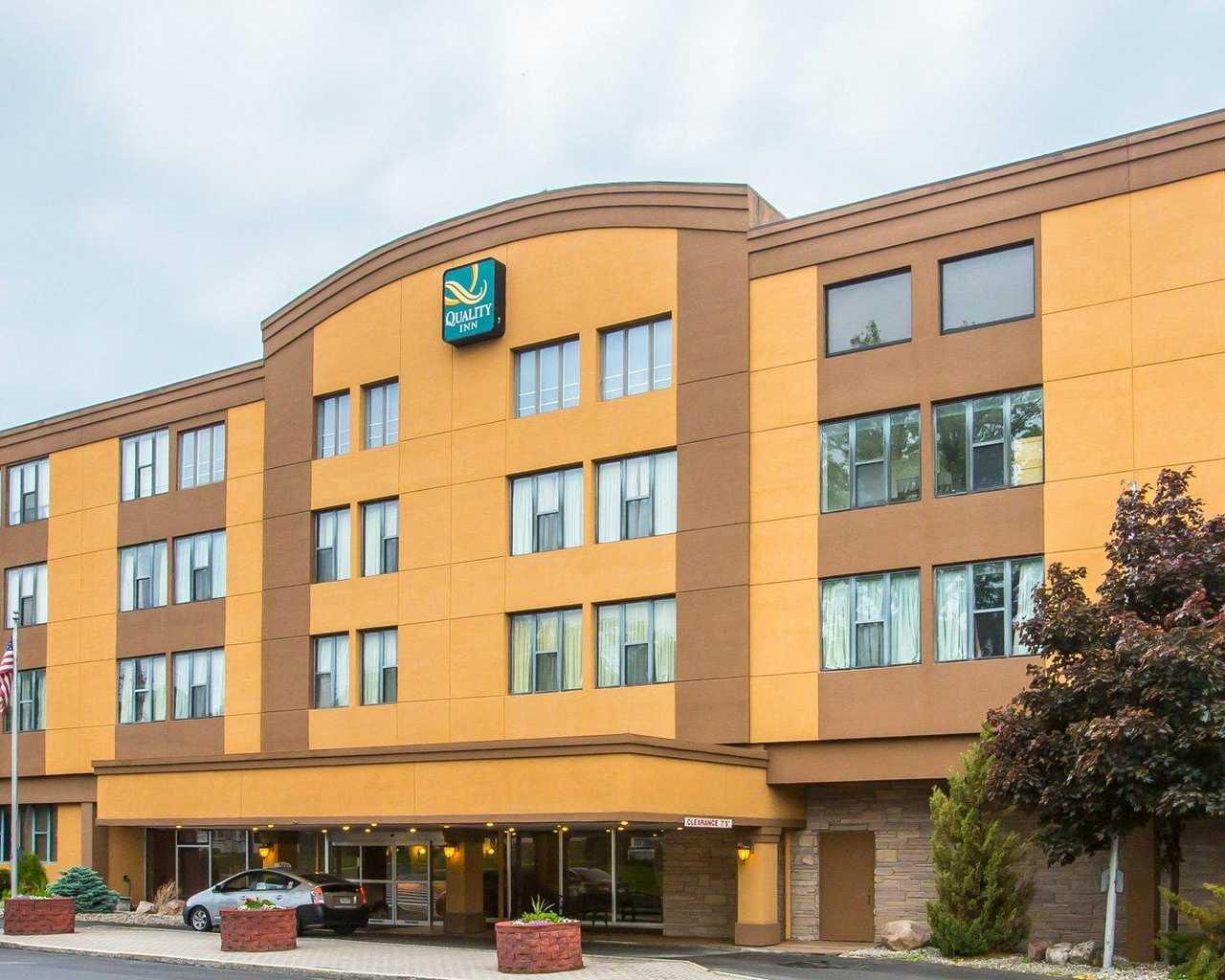 Vista Exterior Quality Inn Massena