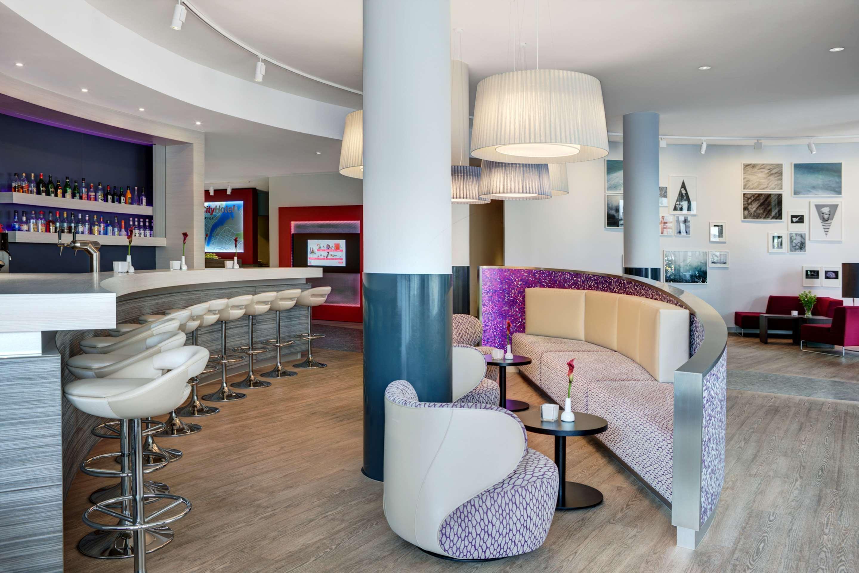 Bar/Salón IntercityHotel Kiel