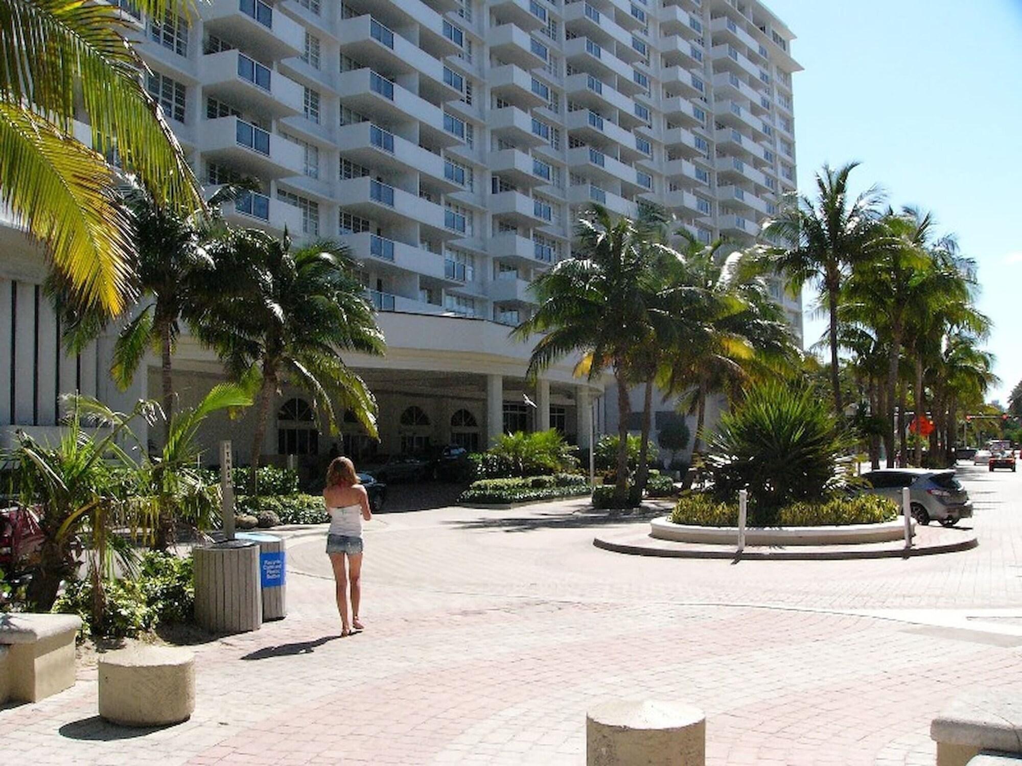 Vista Exterior Decoplage South Beach