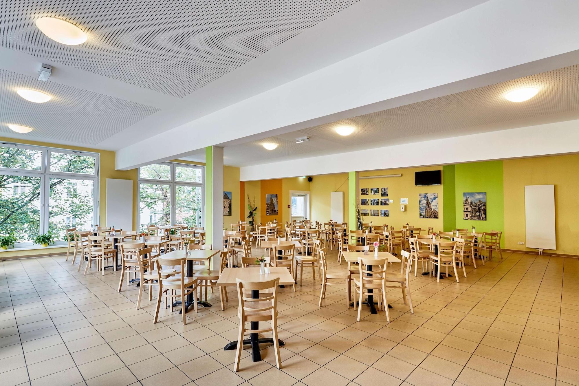 Restaurant a&o Aachen Hauptbahnhof - Hostel