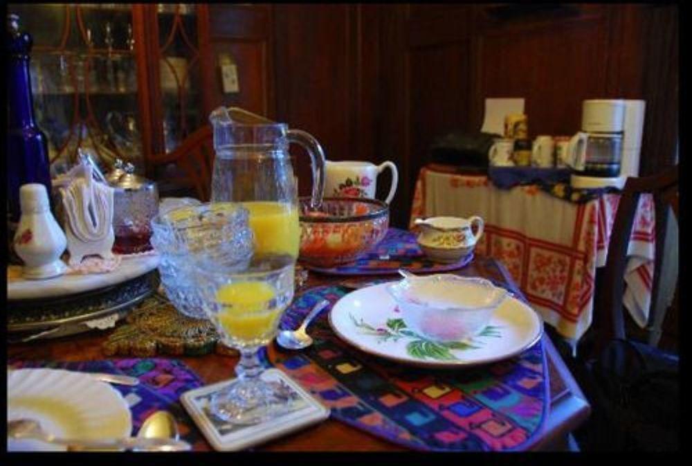 Restaurant Pimblett's Downtown Toronto B&B