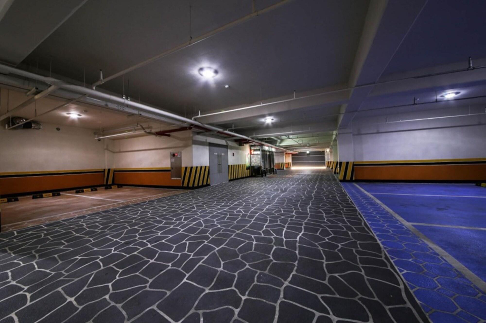 Vista Exterior Hanam 1st Business Hotel
