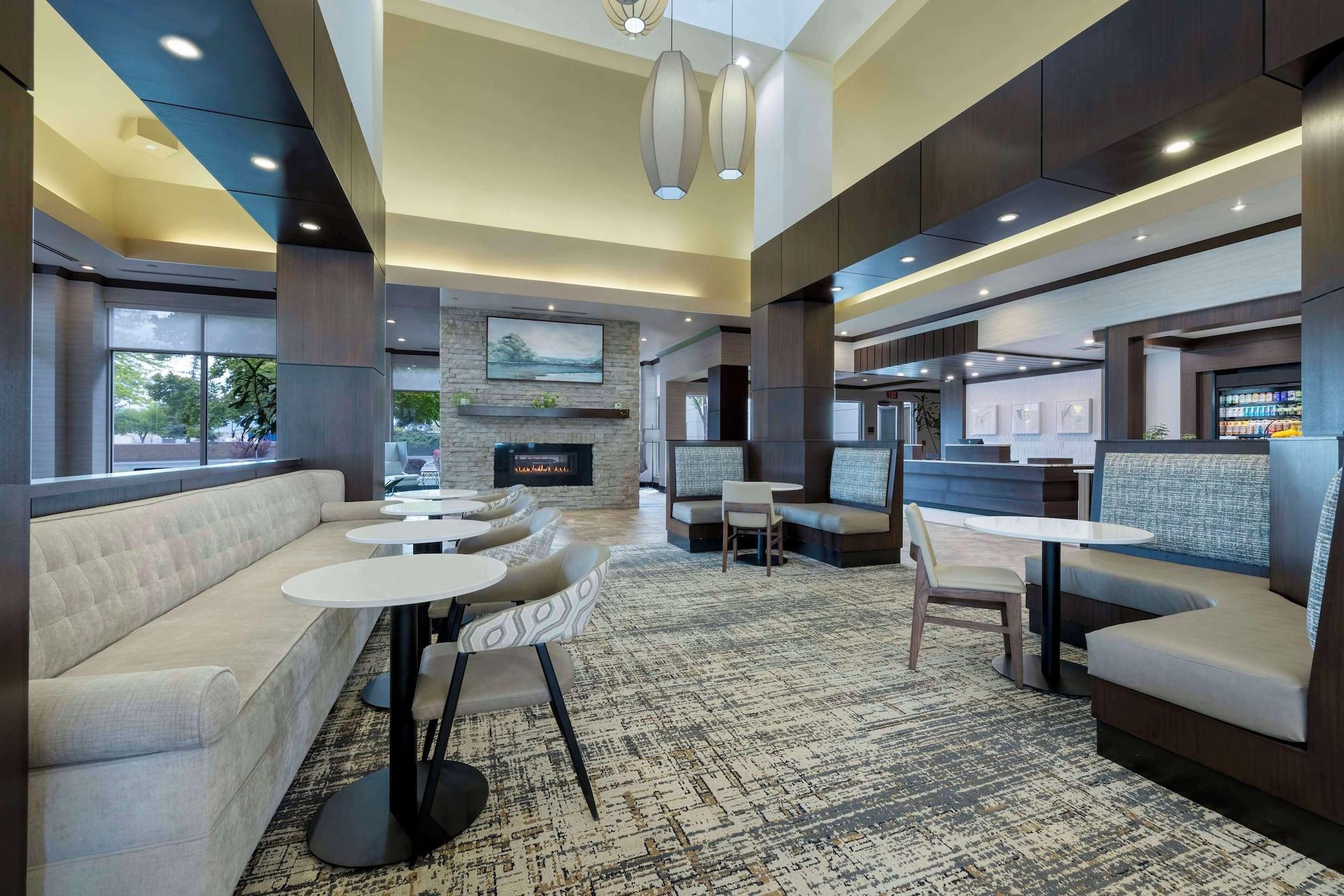 Vista Lobby Hilton Garden Inn Boise Spectrum