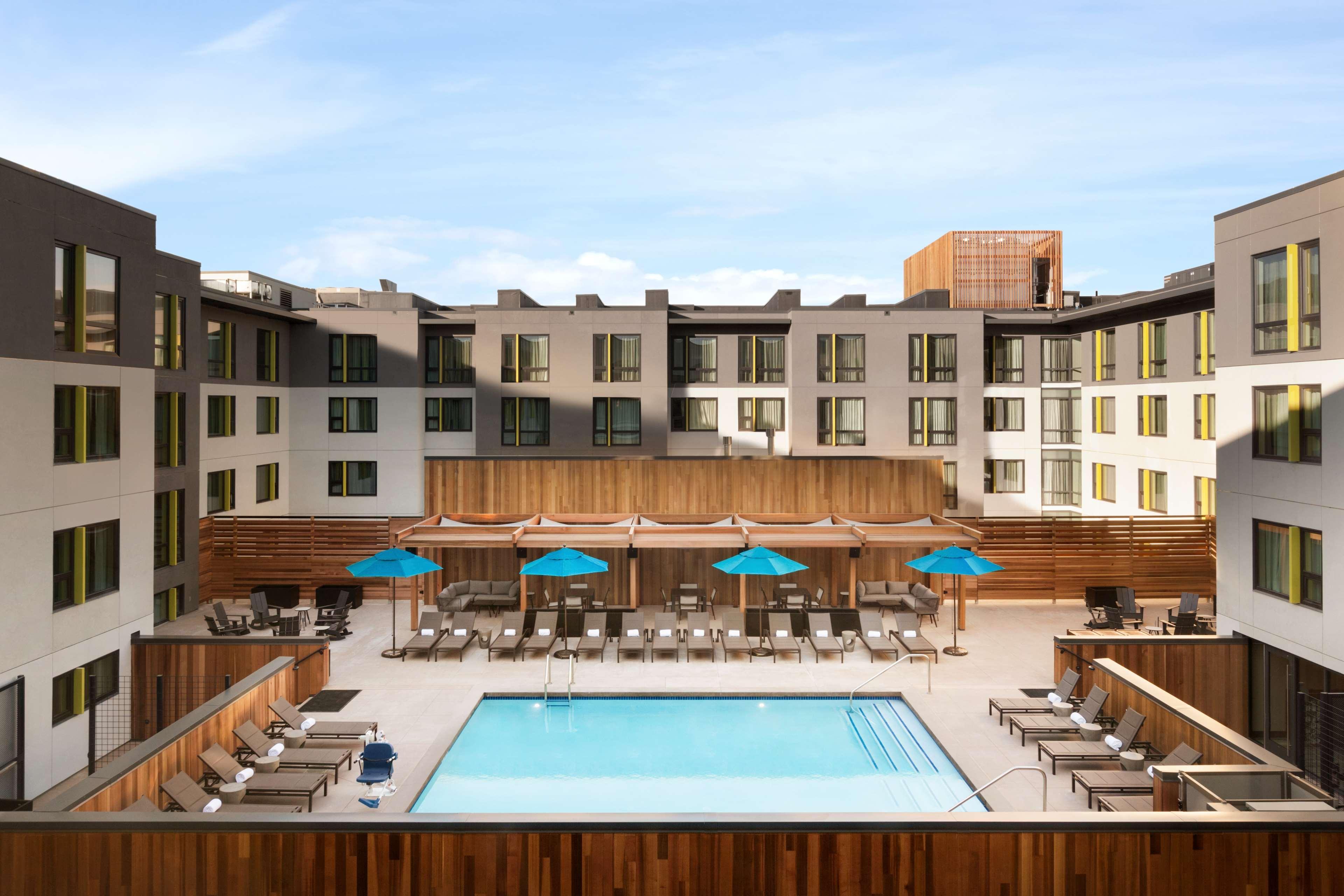 Vista Piscina Embassy Suites by Hilton Boulder