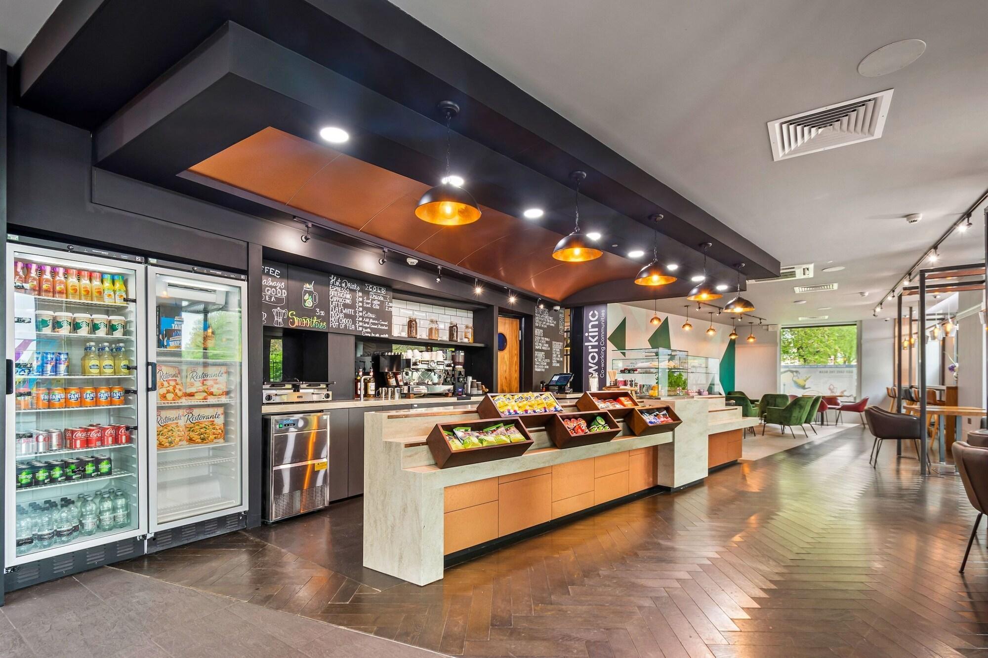 Restaurant Roomzzz London Stratford