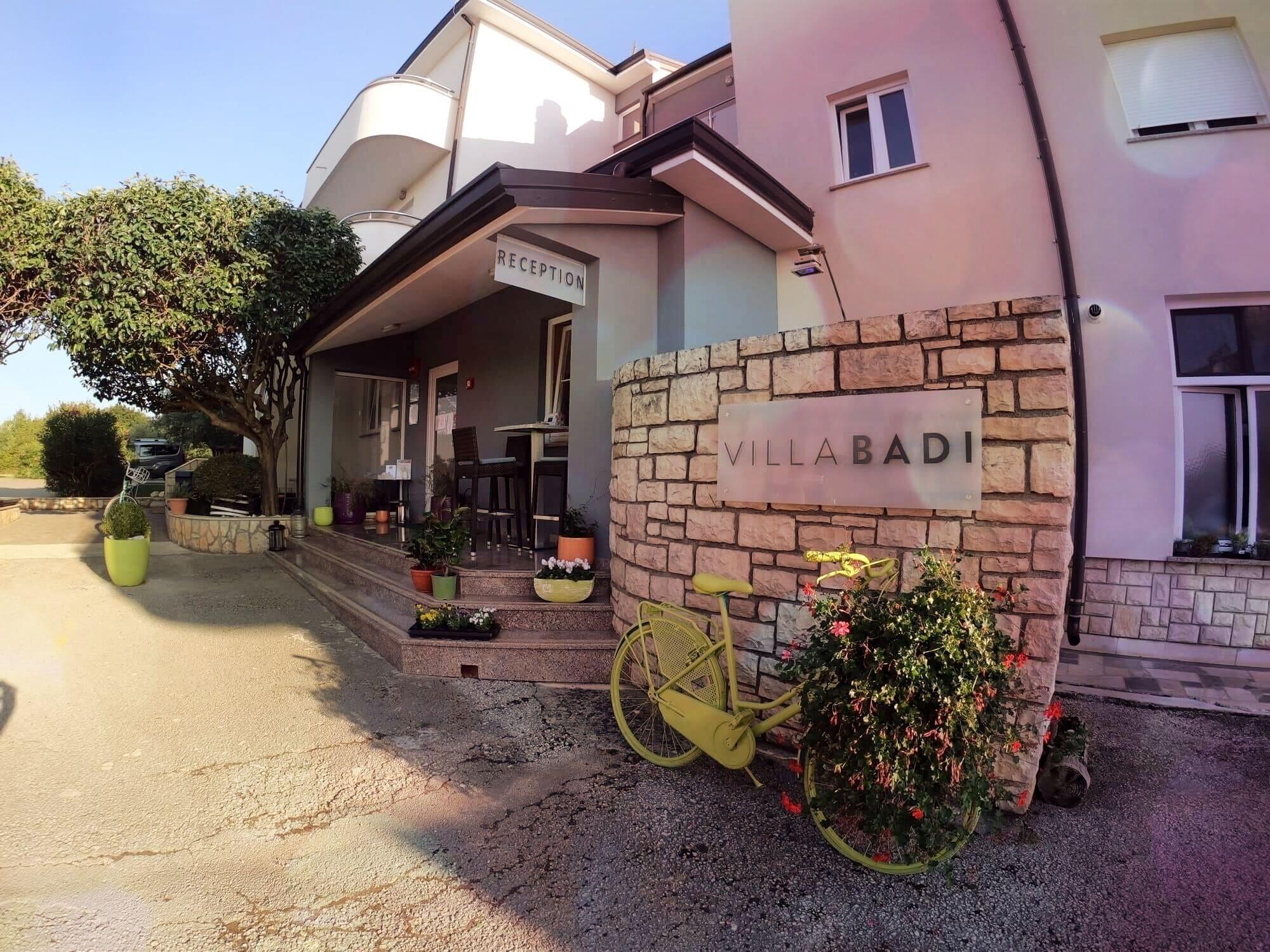 Vista Exterior Villa Badi