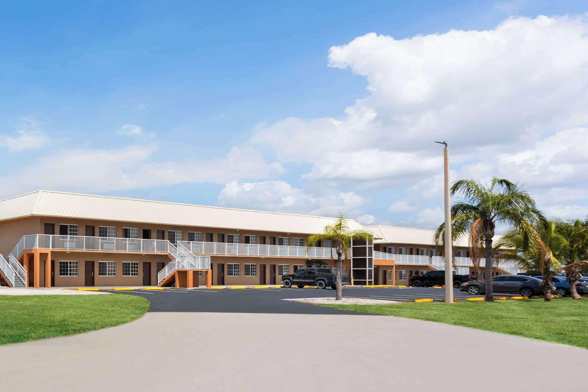 Varios Travelodge Suites by Wyndham Lake Okeechobee