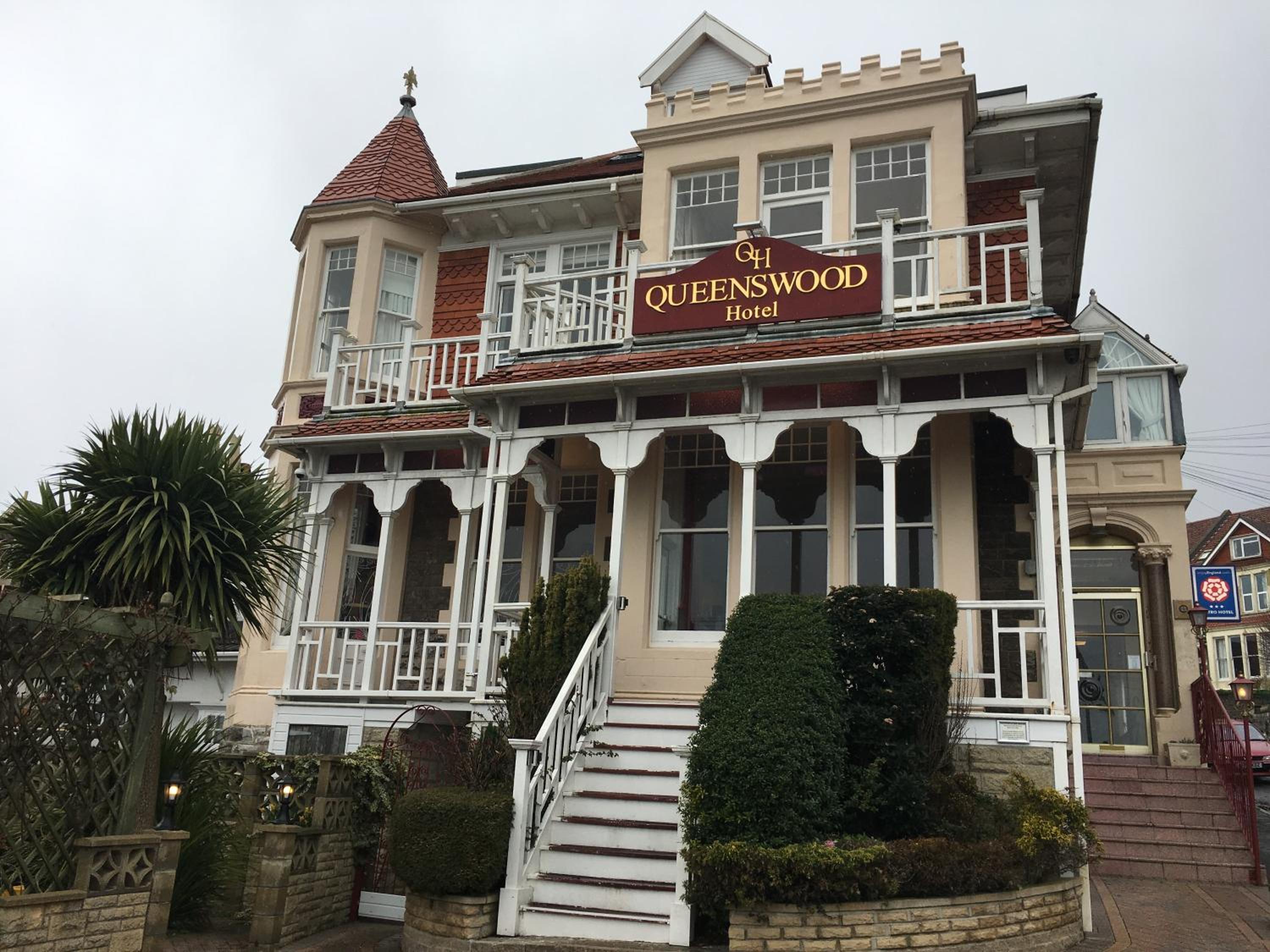 Vista Exterior Queenswood Hotel