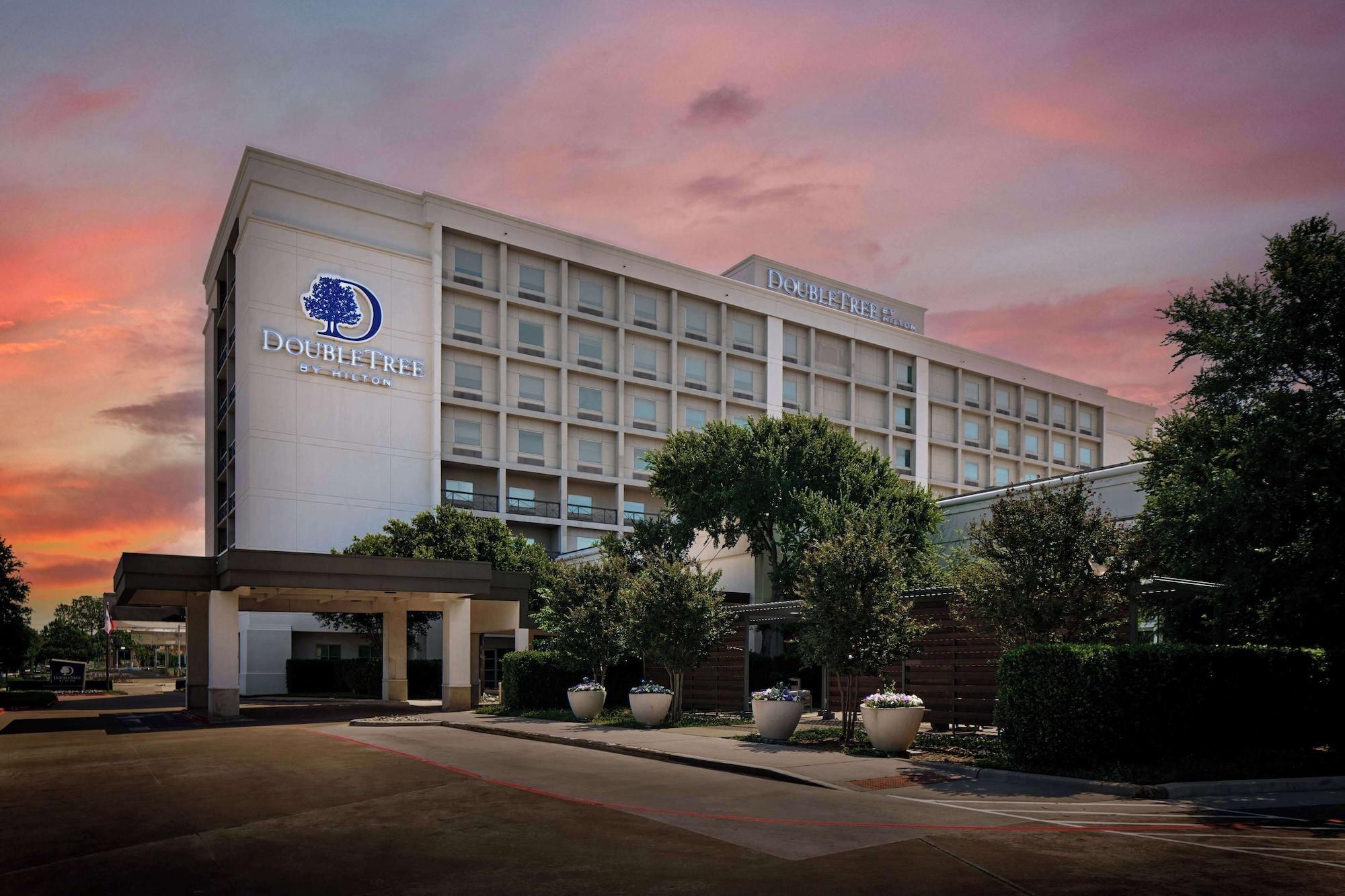 Vista Exterior DoubleTree by Hilton Hotel Dallas – Love Field