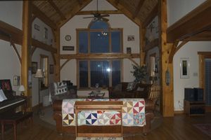 Alojamiento - Lodge style home on 140 acre farm. Remote but close to much! Hot Tub, Pets