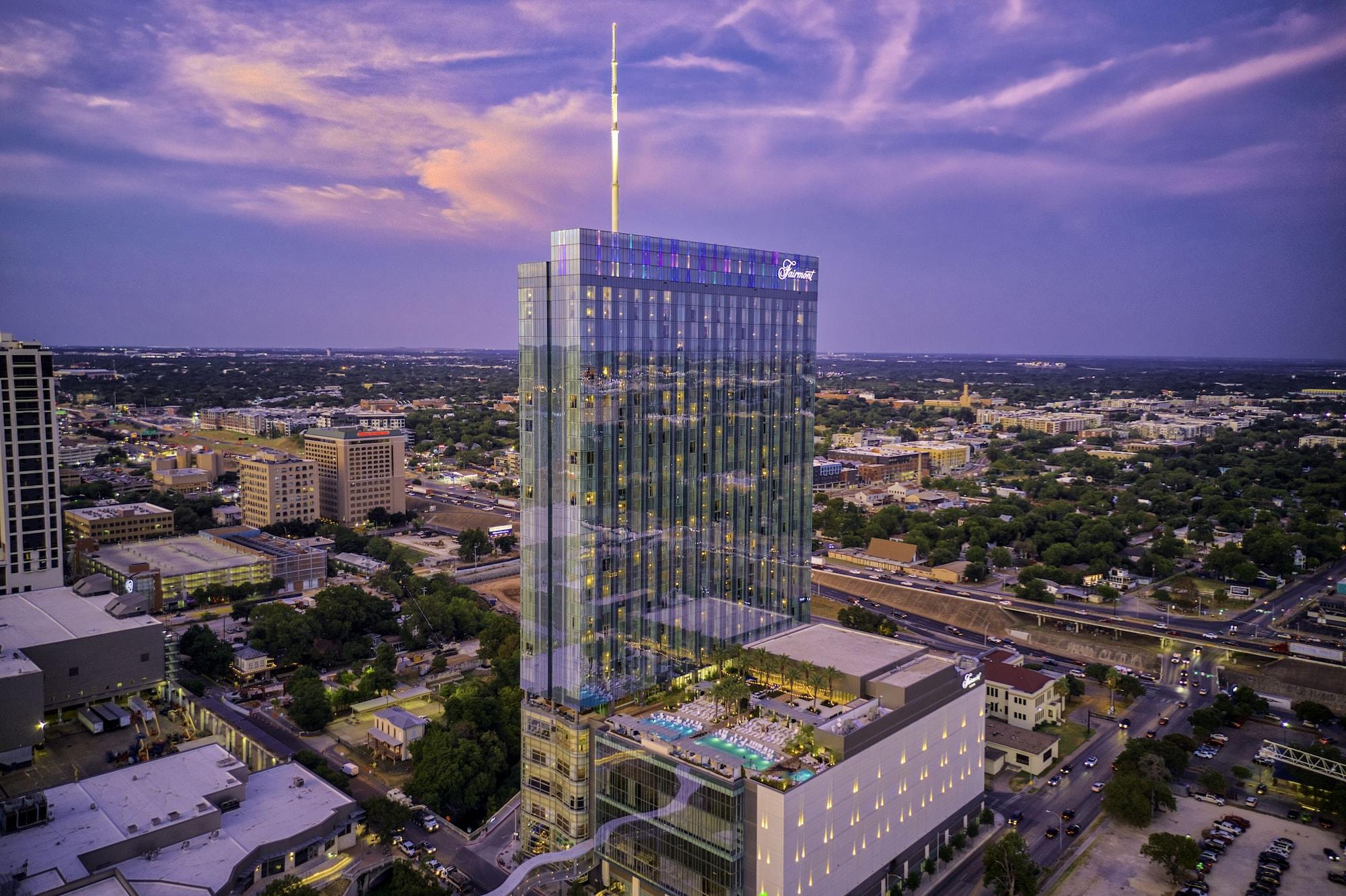 Vista Exterior Fairmont Austin Gold Experience
