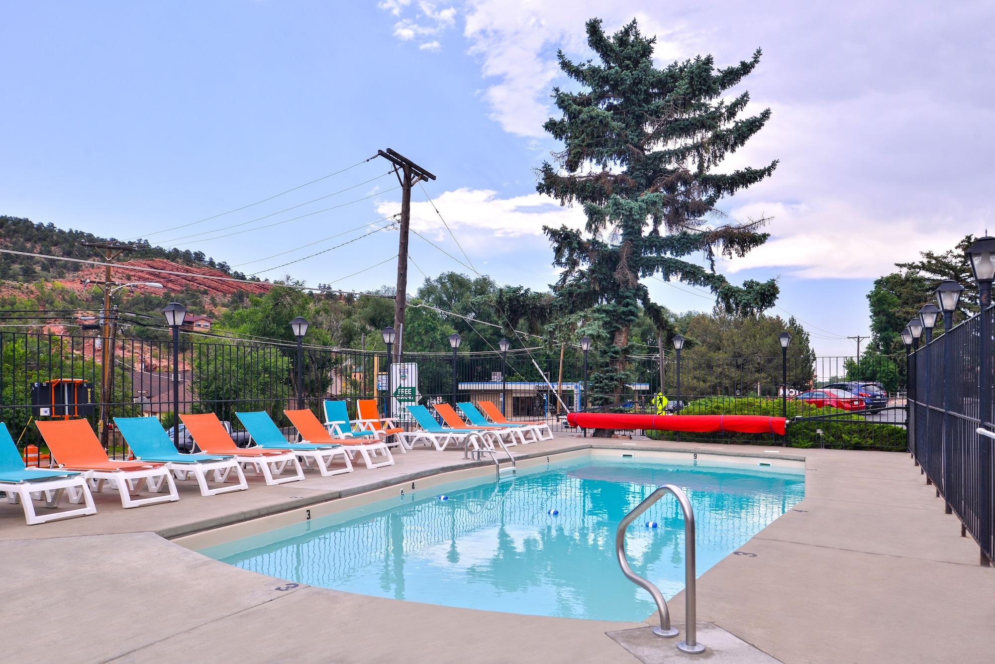 Vista Piscina Villa Motel at Manitou Springs