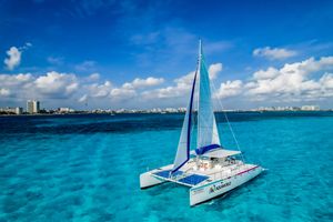 Actividad - Catamarán a Isla Mujeres con barra libre y snorkel