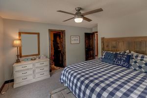 Alquiler Vacacional - Relax at The Lazy Loon- Lakeside fire pit/Swimming/Hot tub/Game room