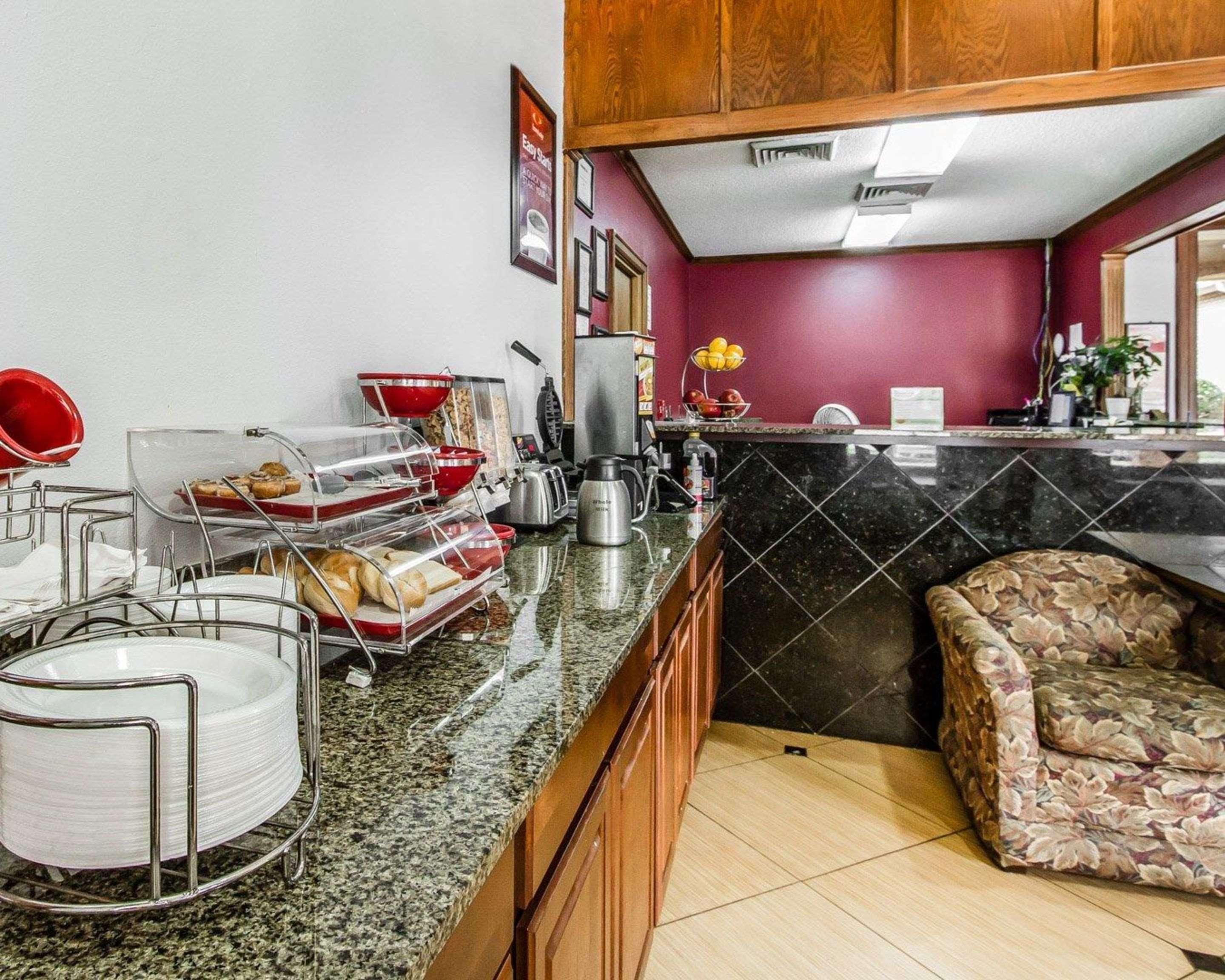 Restaurant Econo Lodge Inn & Suites Enterprise