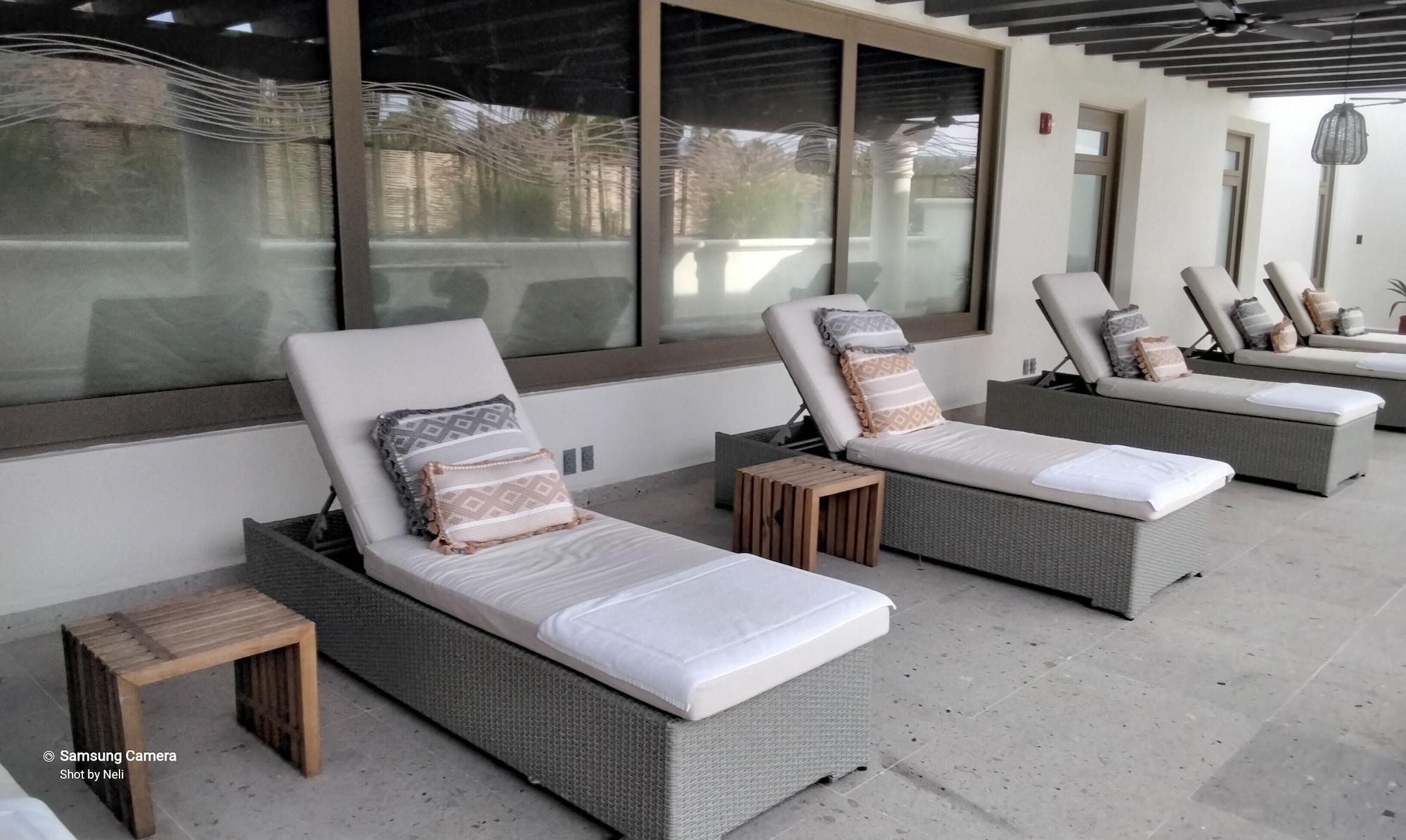 Spa Ocean view beach suite