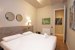 Alquiler Vacacional - Spacious 2 bedroom apartment with balcony in Eixample, parking possibility