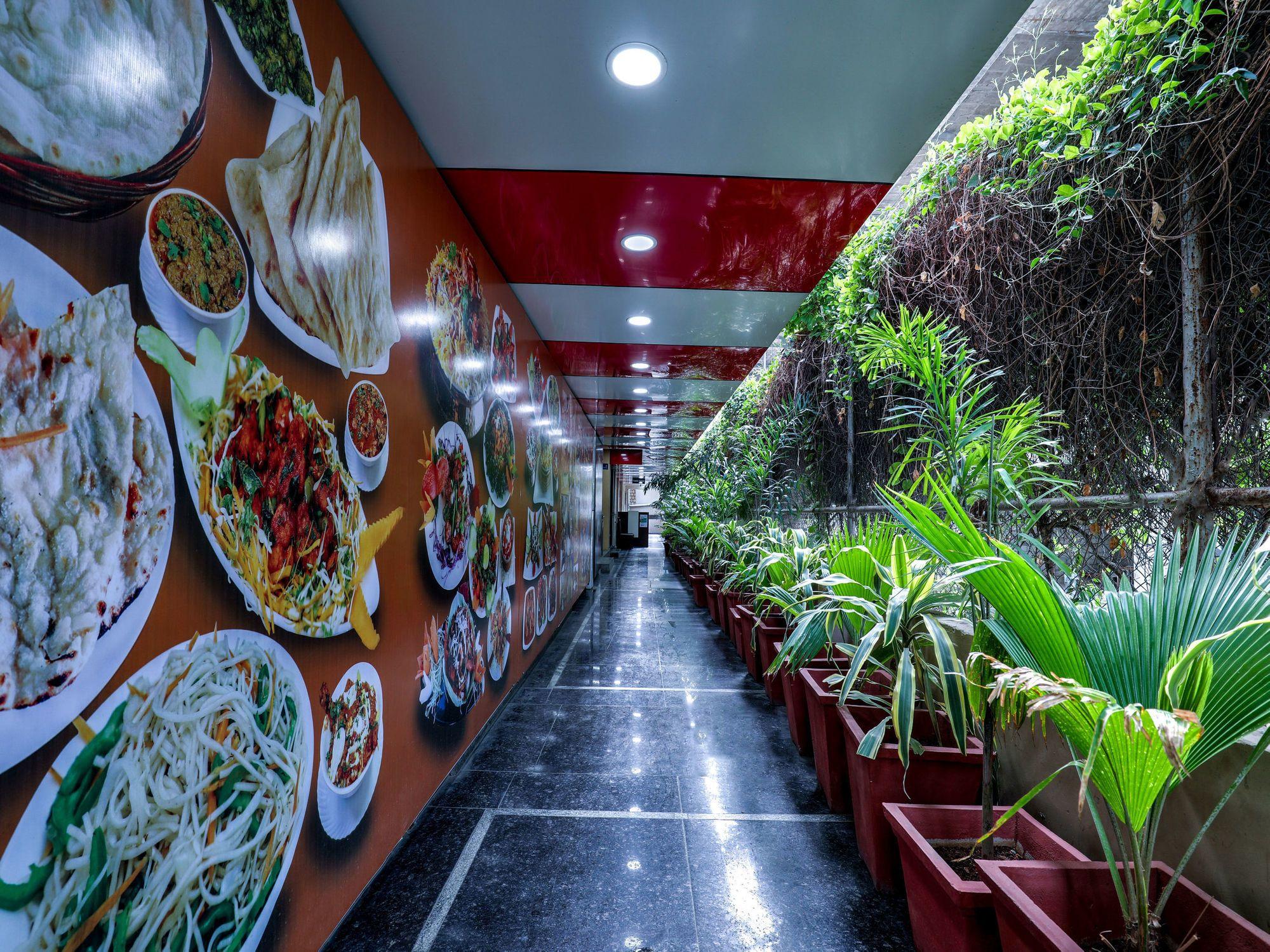 Varios OYO 14859 Akshara grand