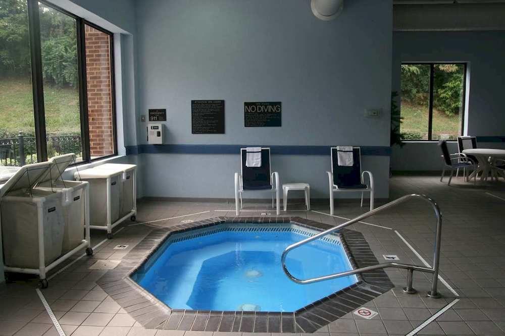 Vista Piscina Hampton Inn Danville