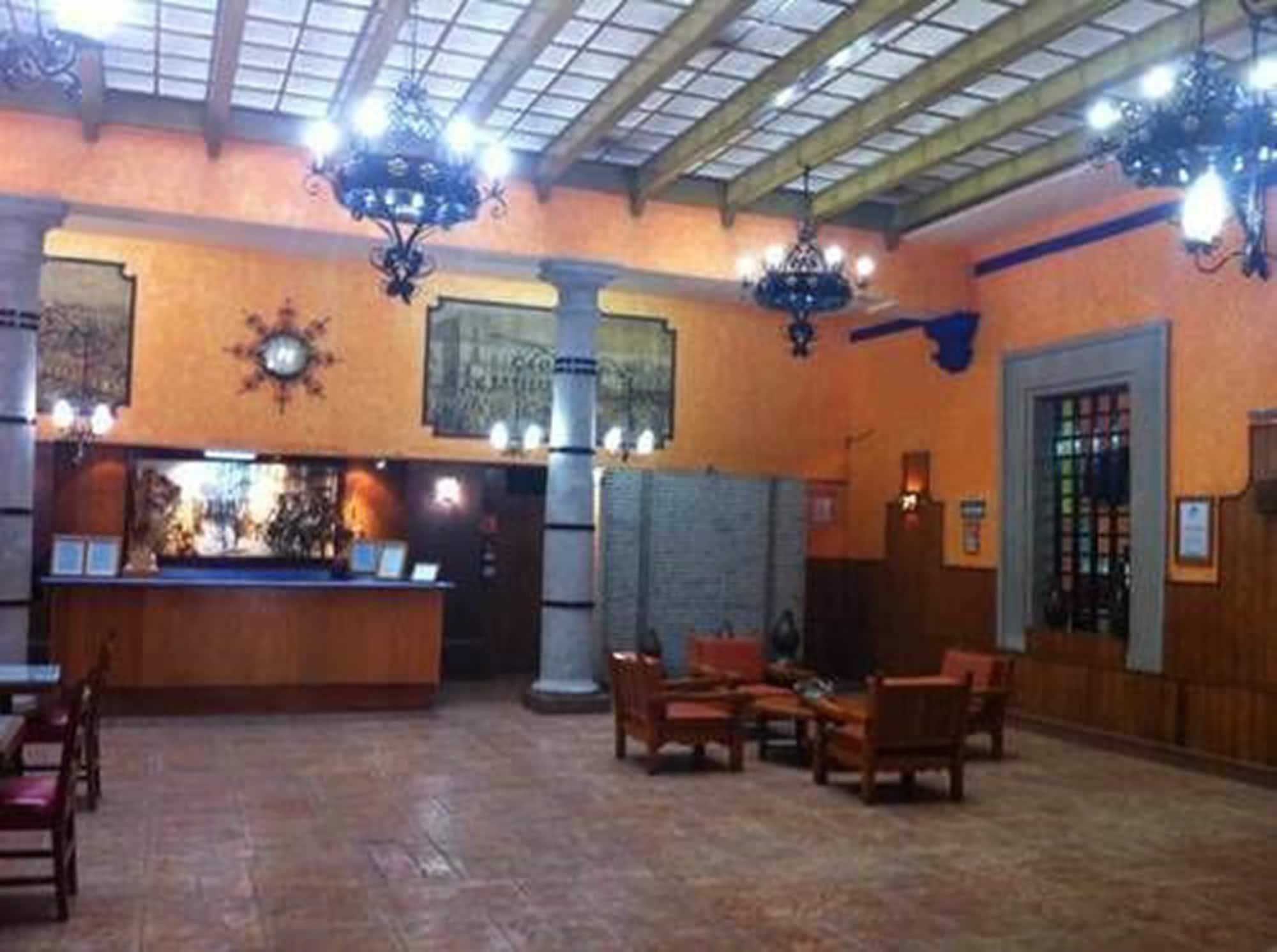 Vista Lobby Hotel Isabel