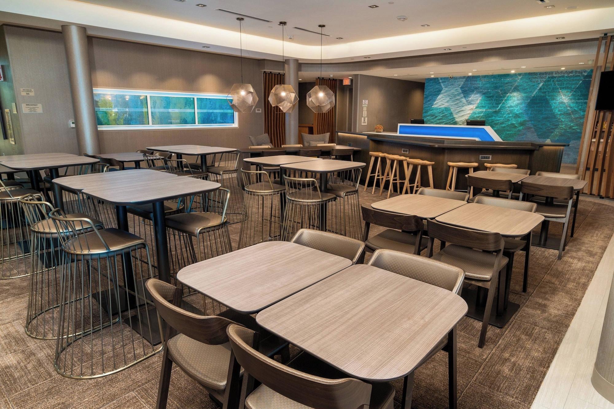 Vista Lobby SpringHill Suites by Marriott Newark Fremont