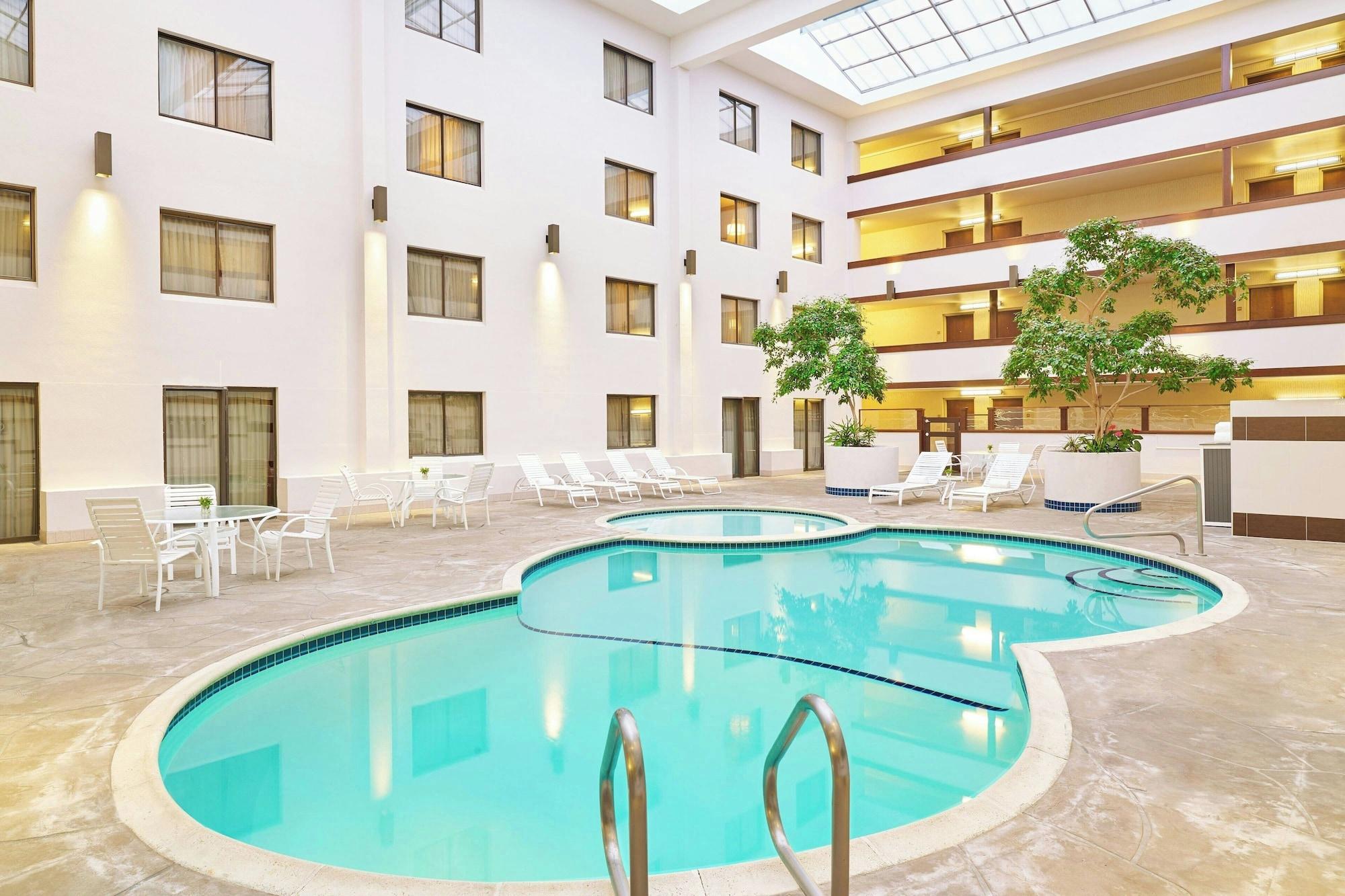 Vista Piscina Four Points by Sheraton Bellingham Hotel & Conference Center