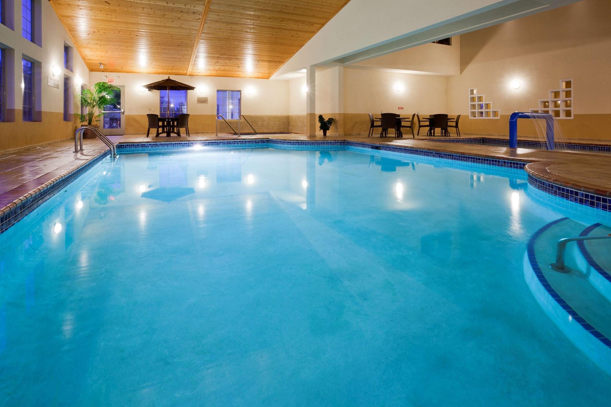 Vista Piscina GrandStay Residential Suites Hotel