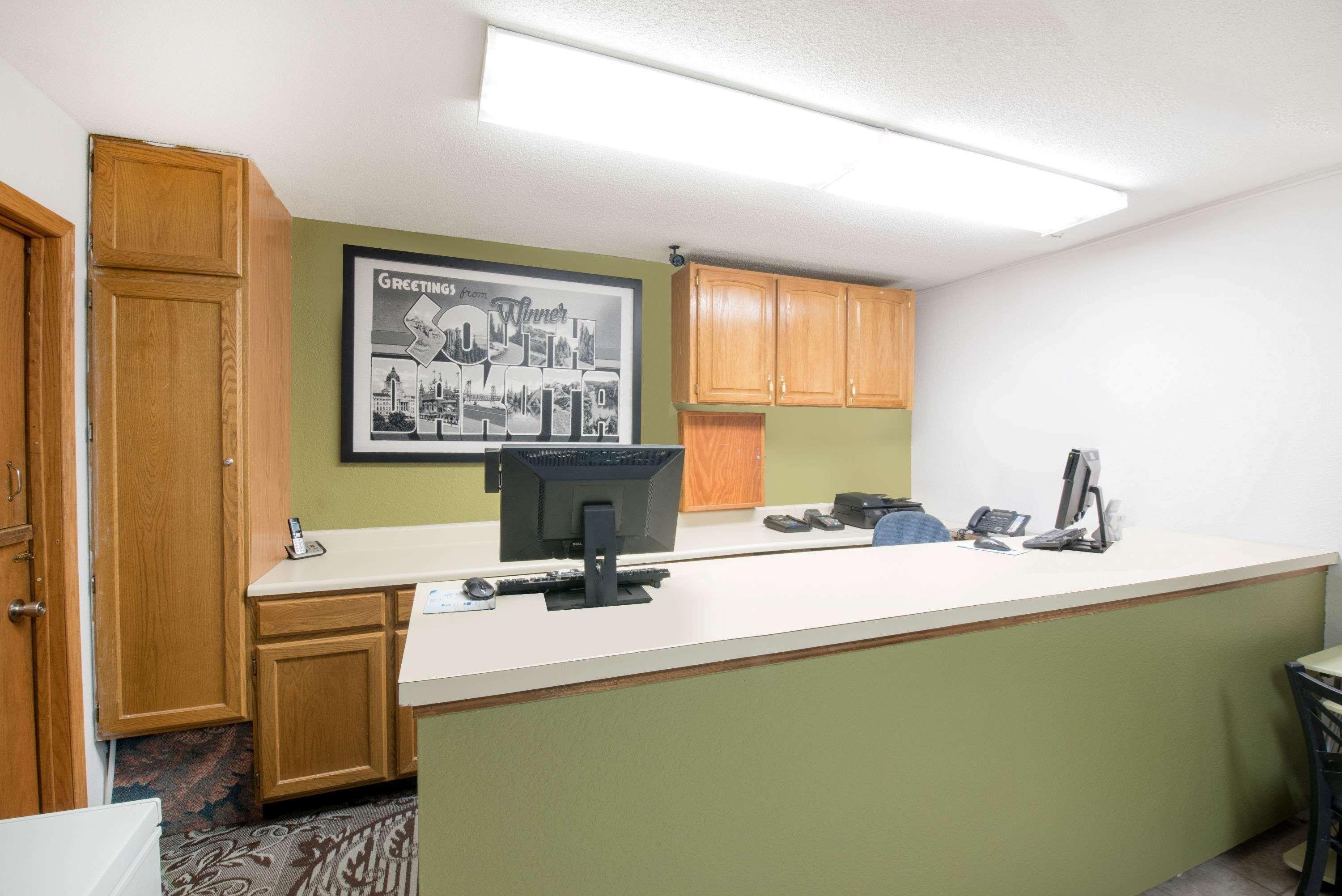Vista Lobby Super 8 by Wyndham Winner SD