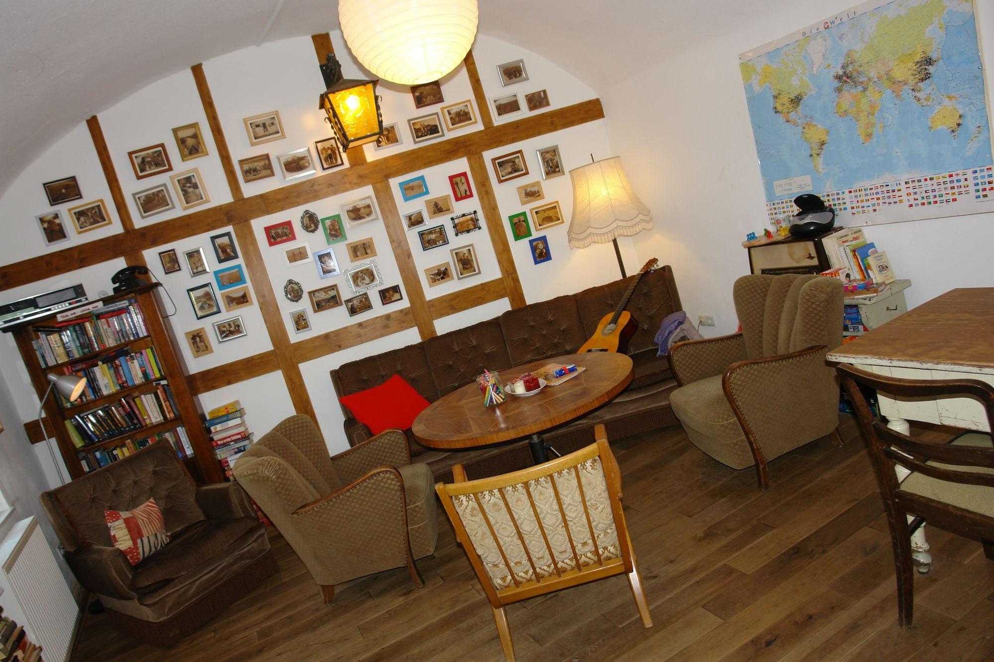 Varios Lotte Hostel