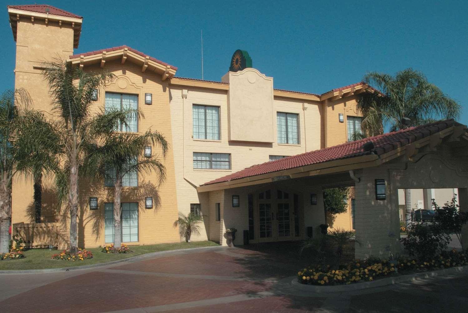 Vista Exterior La Quinta Inn by Wyndham Bakersfield South