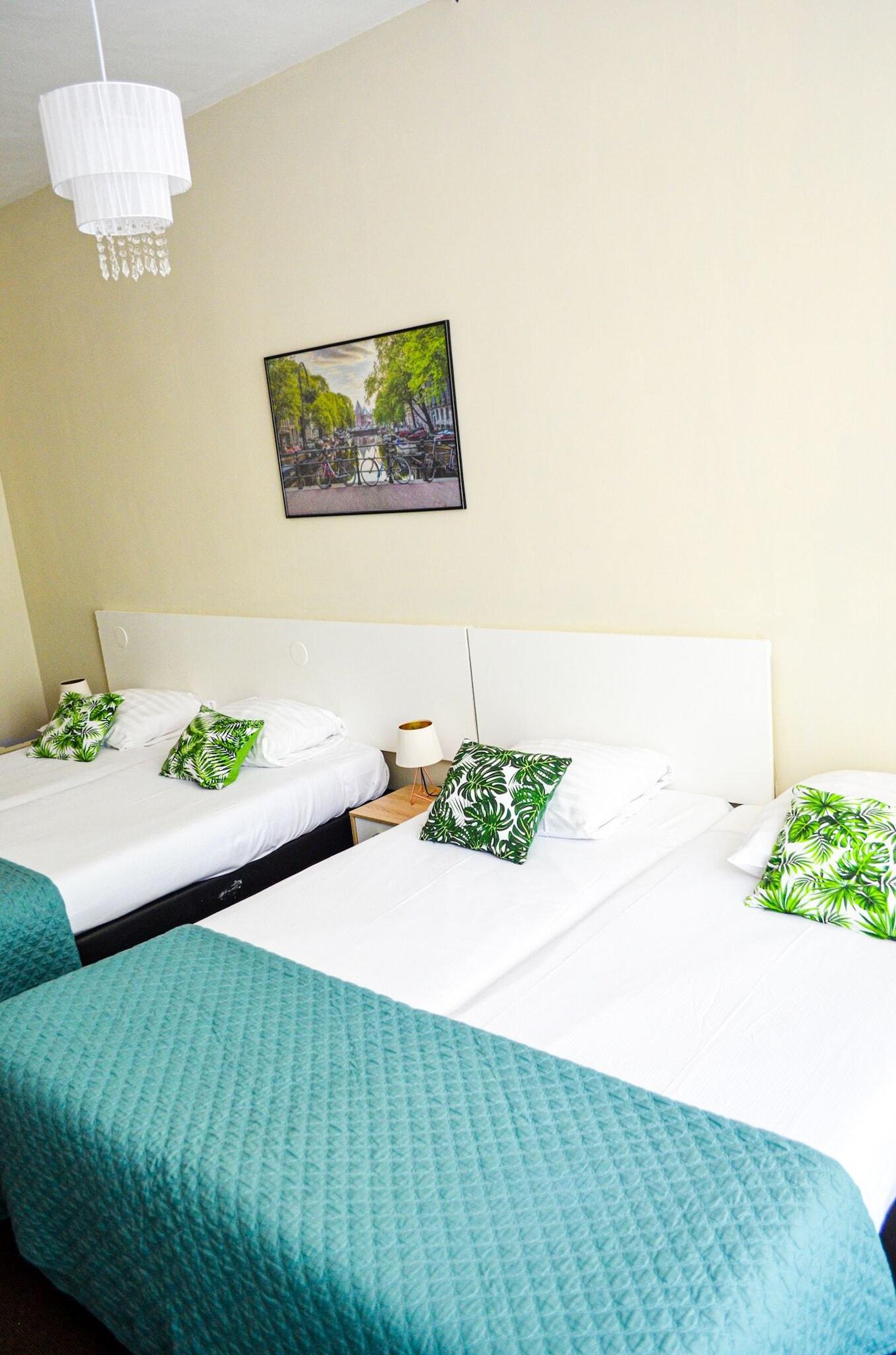 Varios Kooyk Hotel