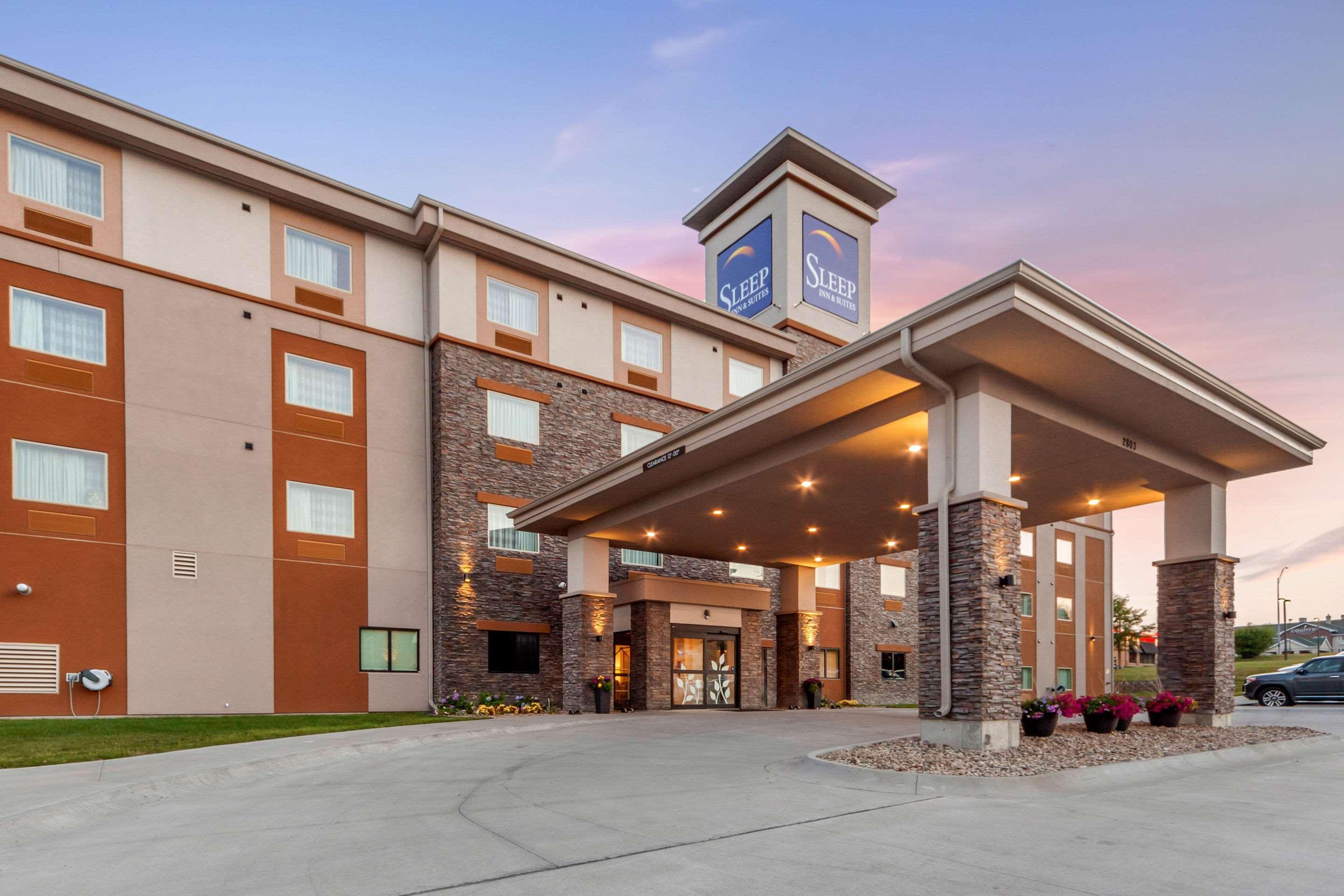 Vista Exterior Sleep Inn & Suites Lincoln University Area