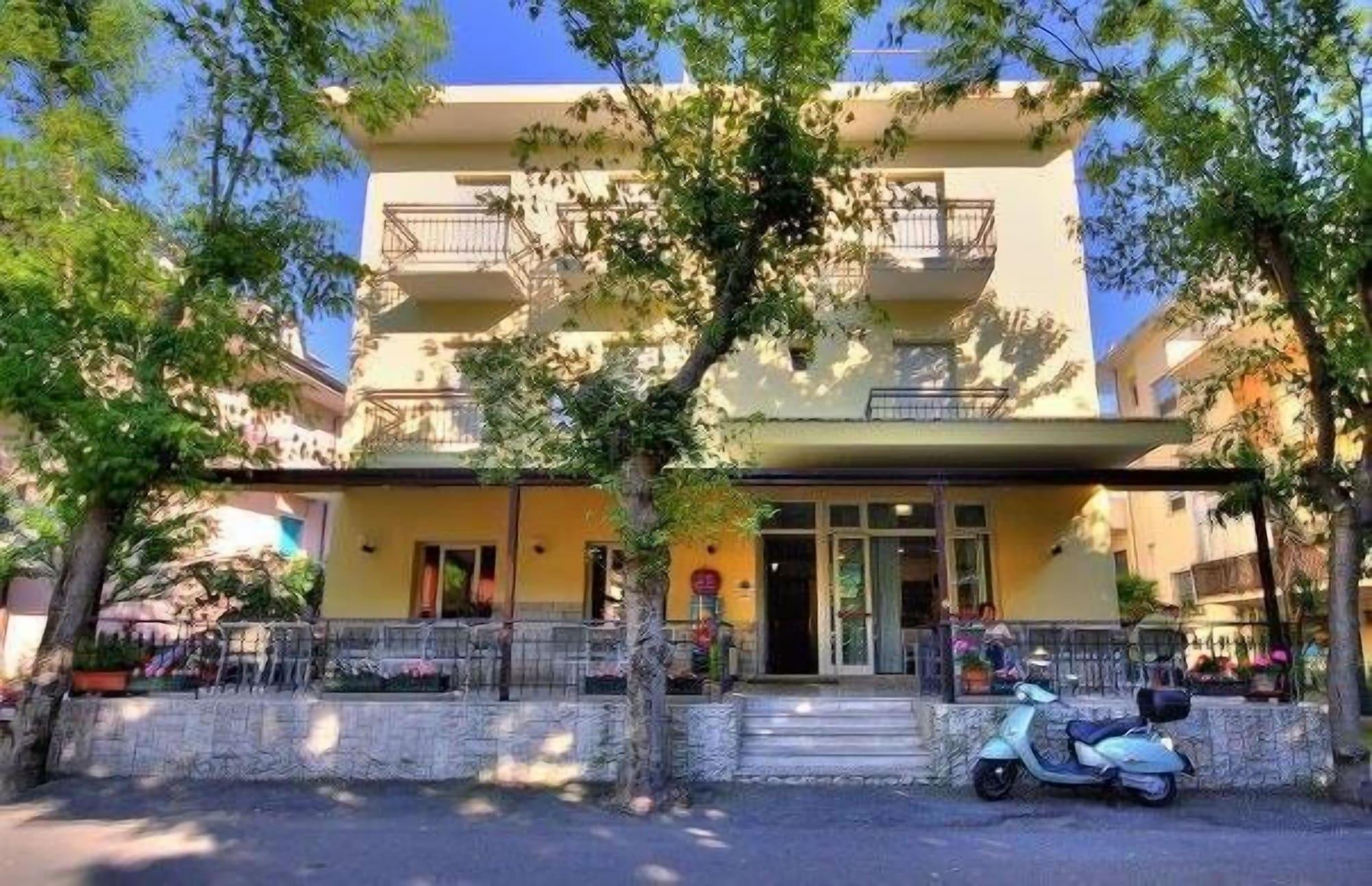Vista Exterior Hotel Cannes Rimini