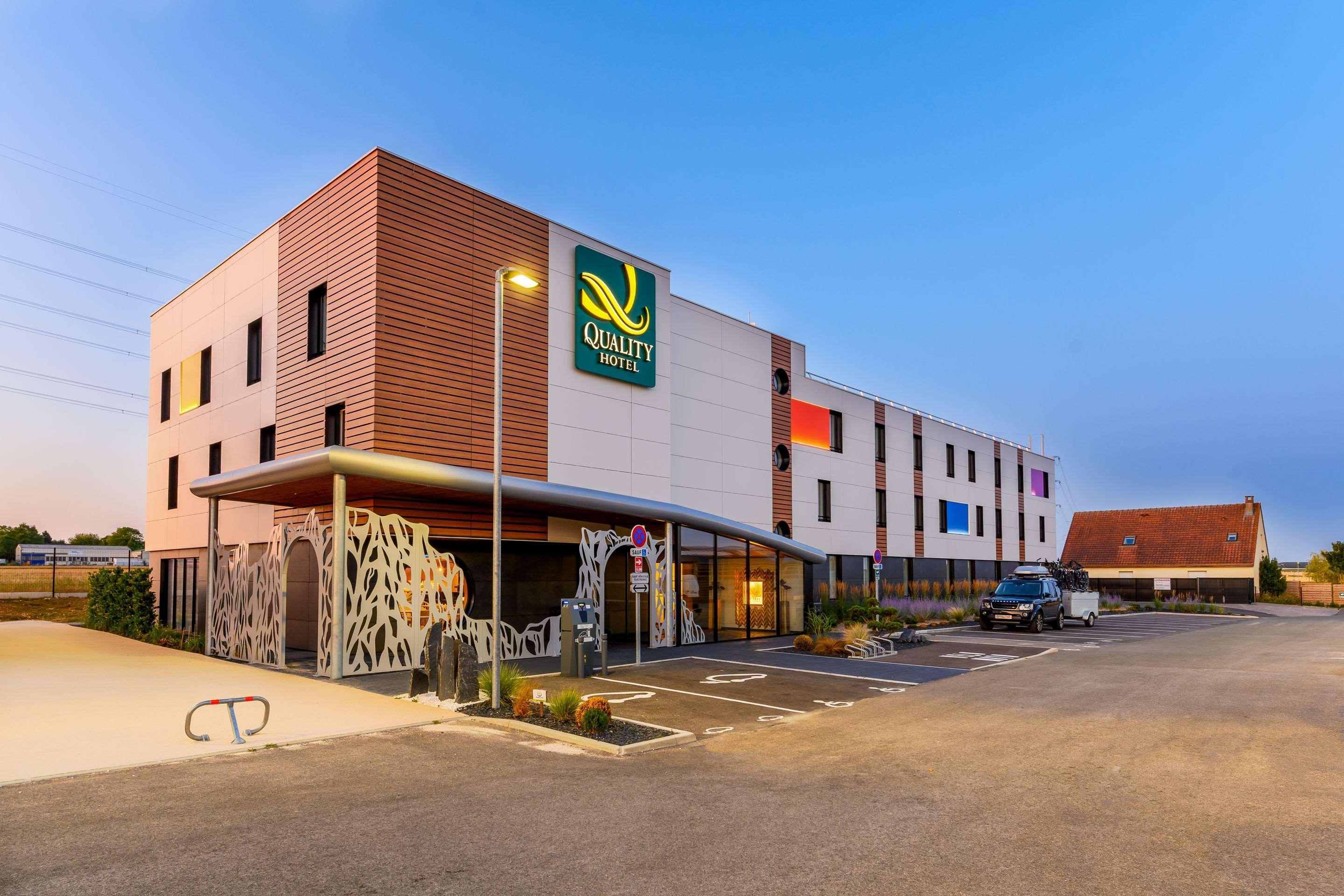 Vista Exterior Kyriad Prestige Amiens - Poulainville Spa