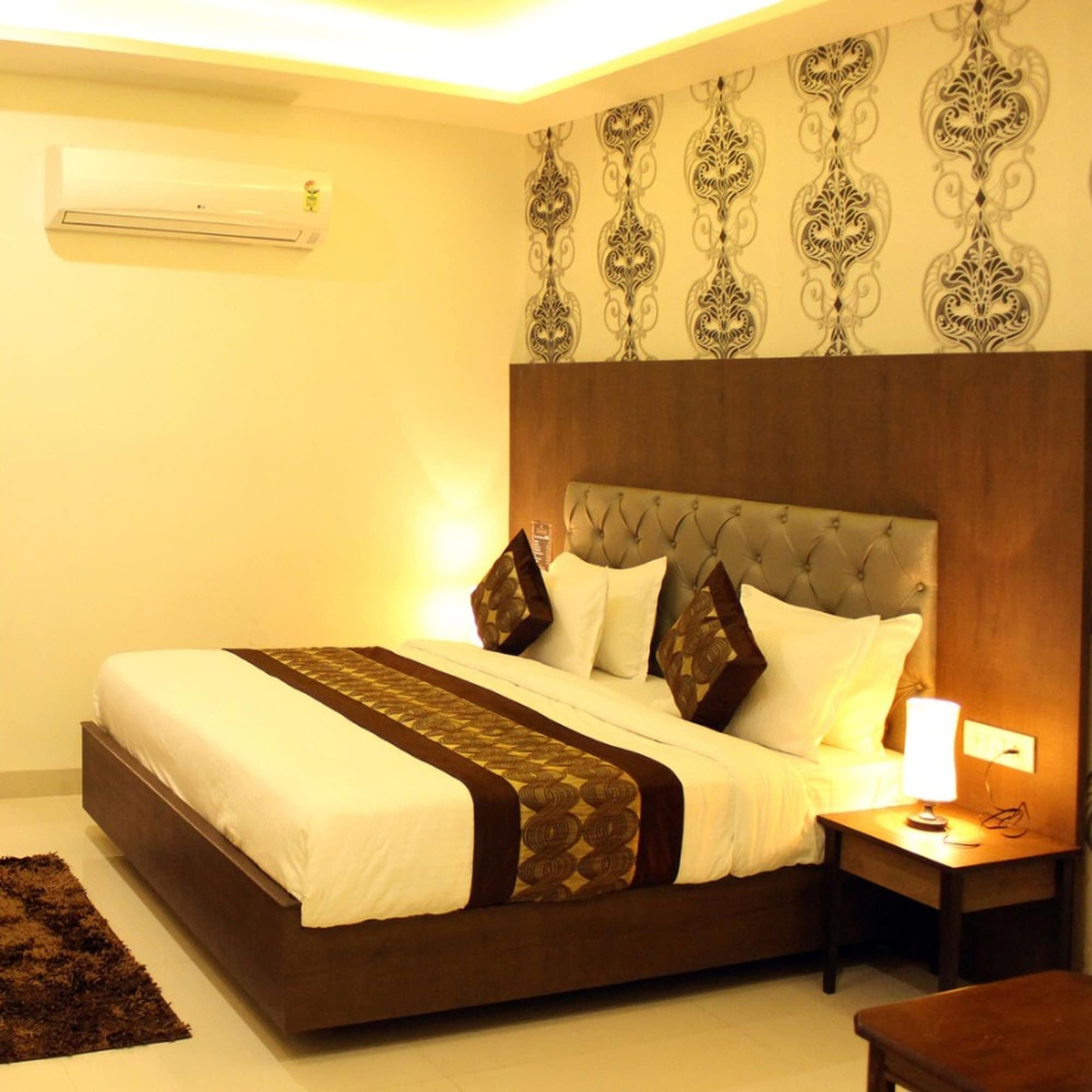 Varios Hotel Delite Grand