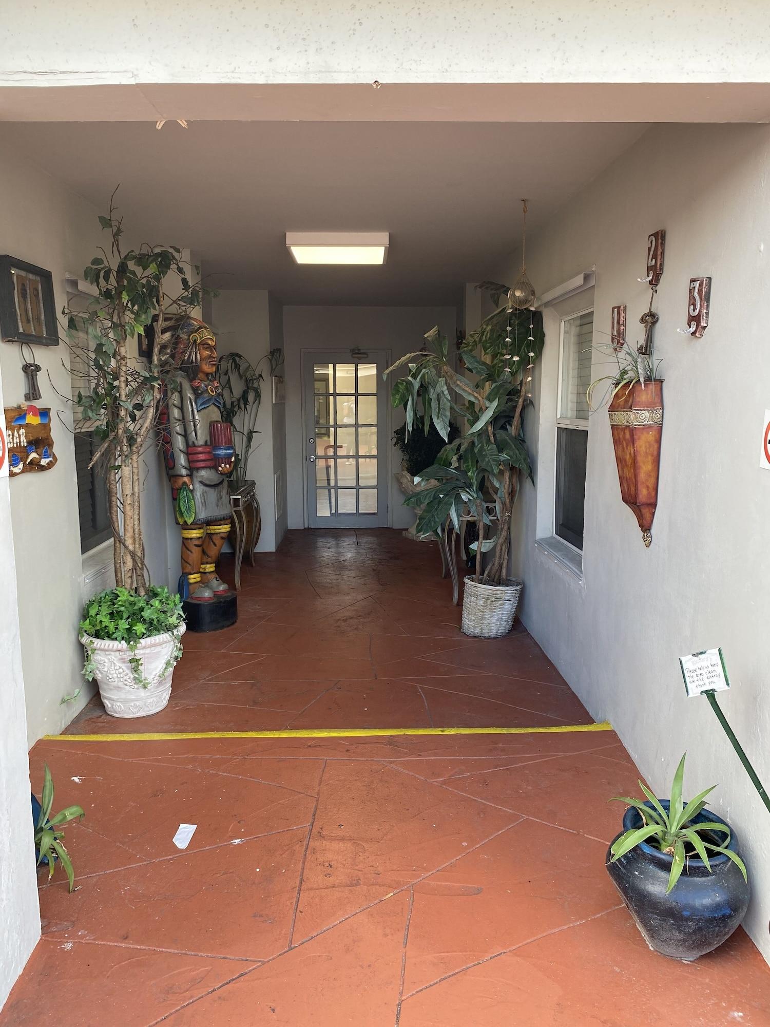 Vista Lobby Richard's Hotel