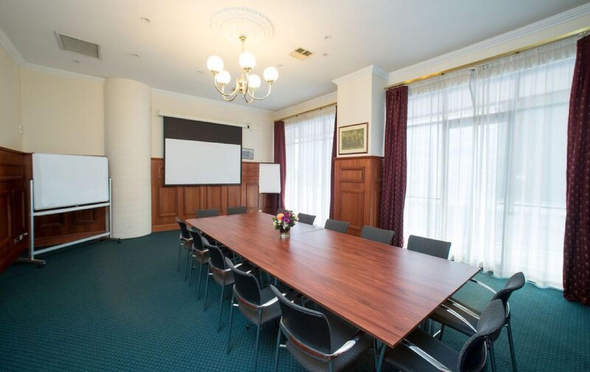 Sala de Reuniones Franklin Apartments