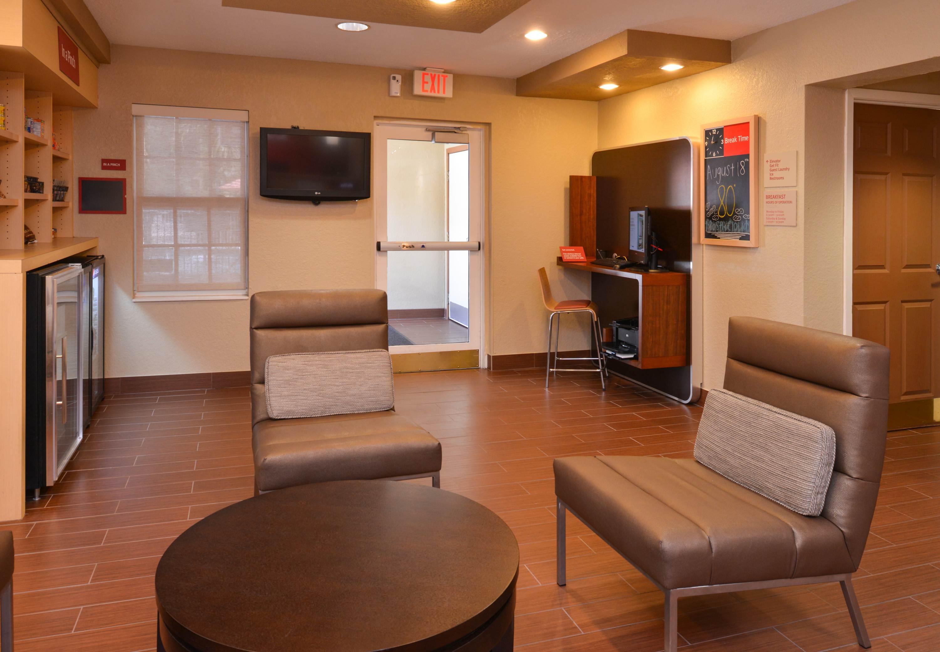 Vista Lobby Candlewood Suites Miami Lakes by IHG