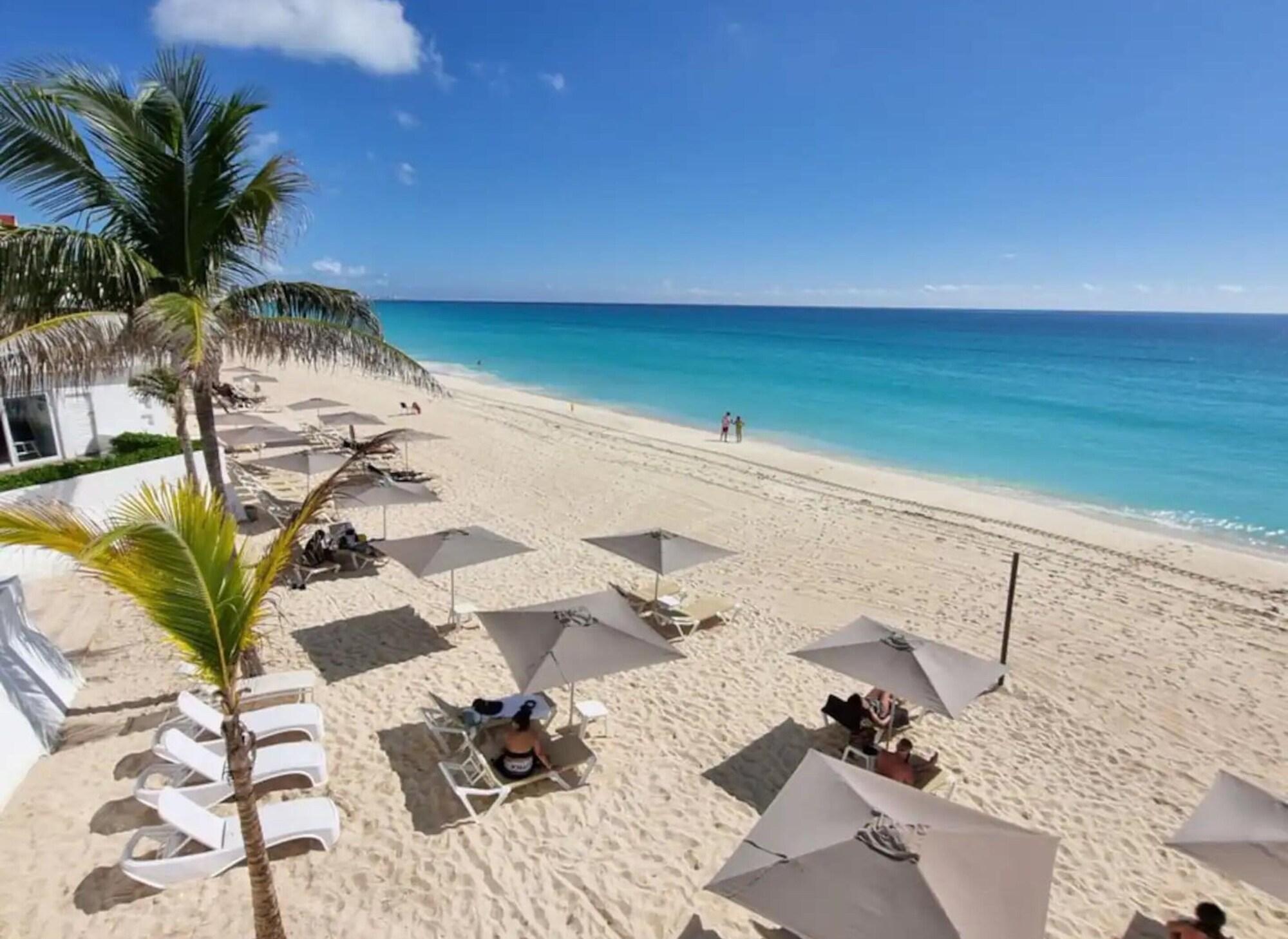 Playa Oceanfront Studio Magnificent Views