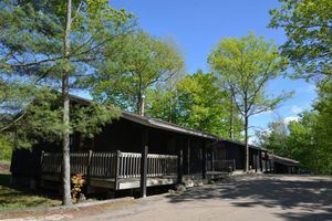 Alojamiento - Log Cabin Inn