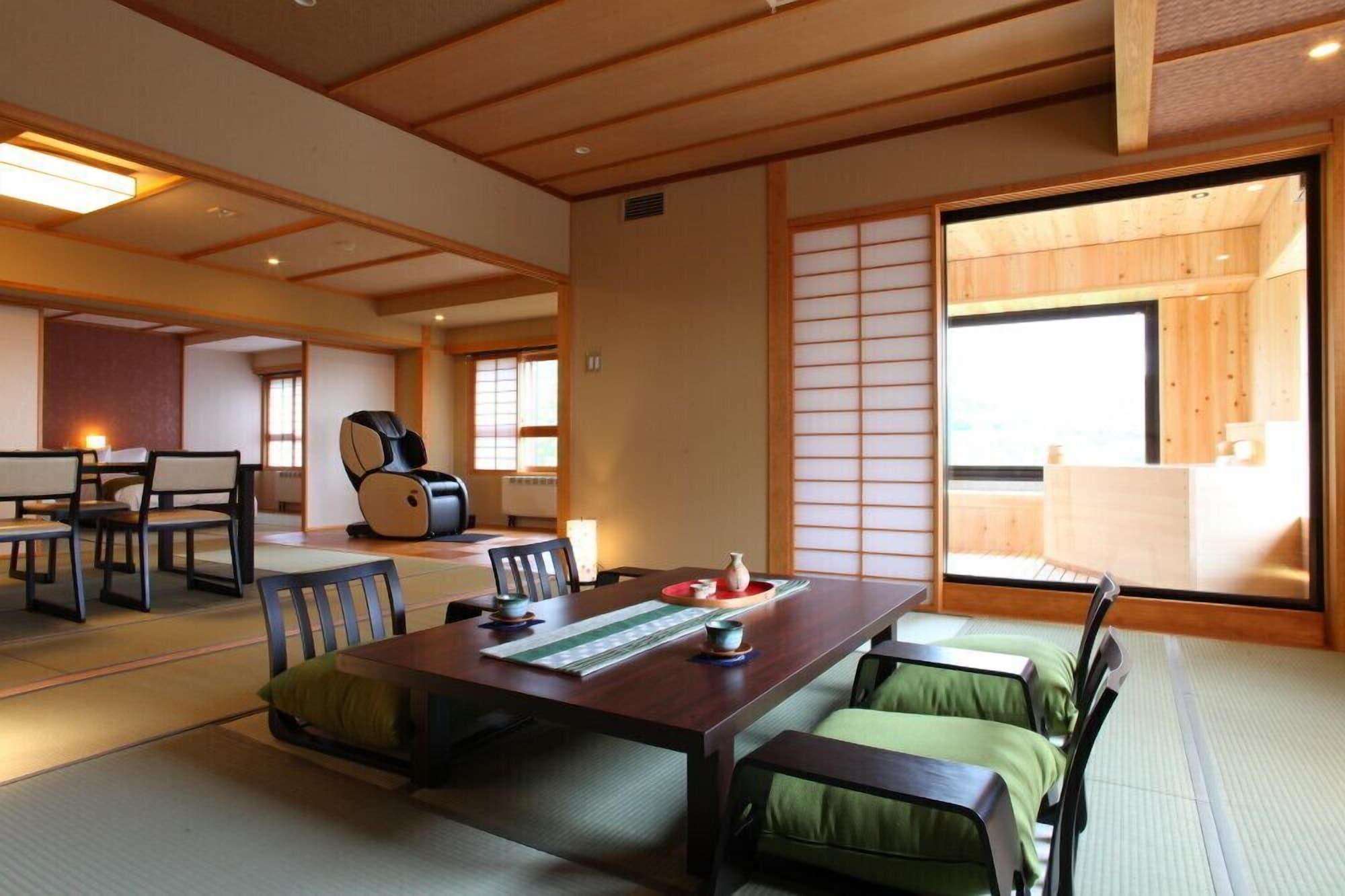 Varios Hotel Higashidate