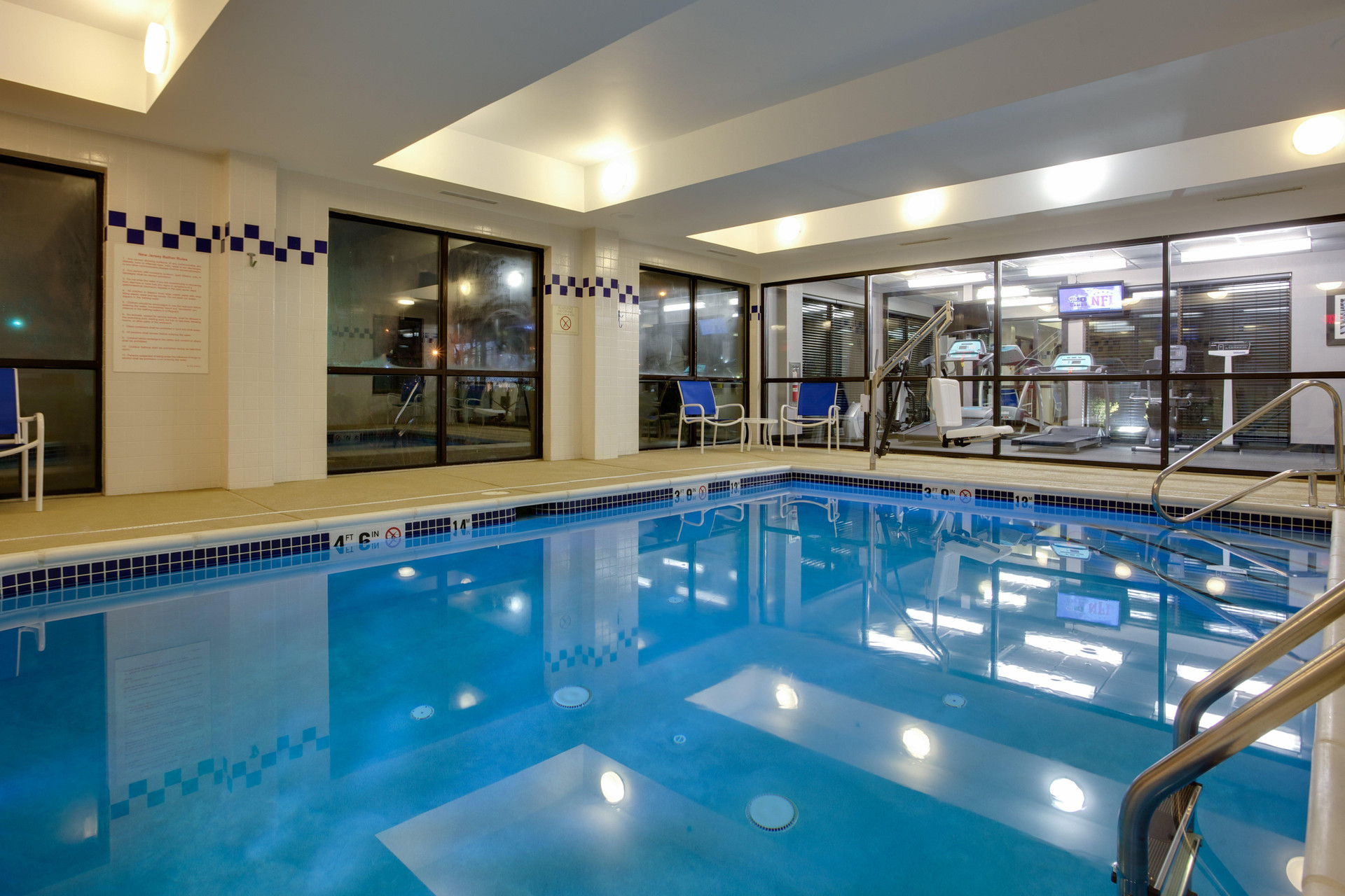 Vista Piscina Holiday Inn Express & Suites Meadowlands Area