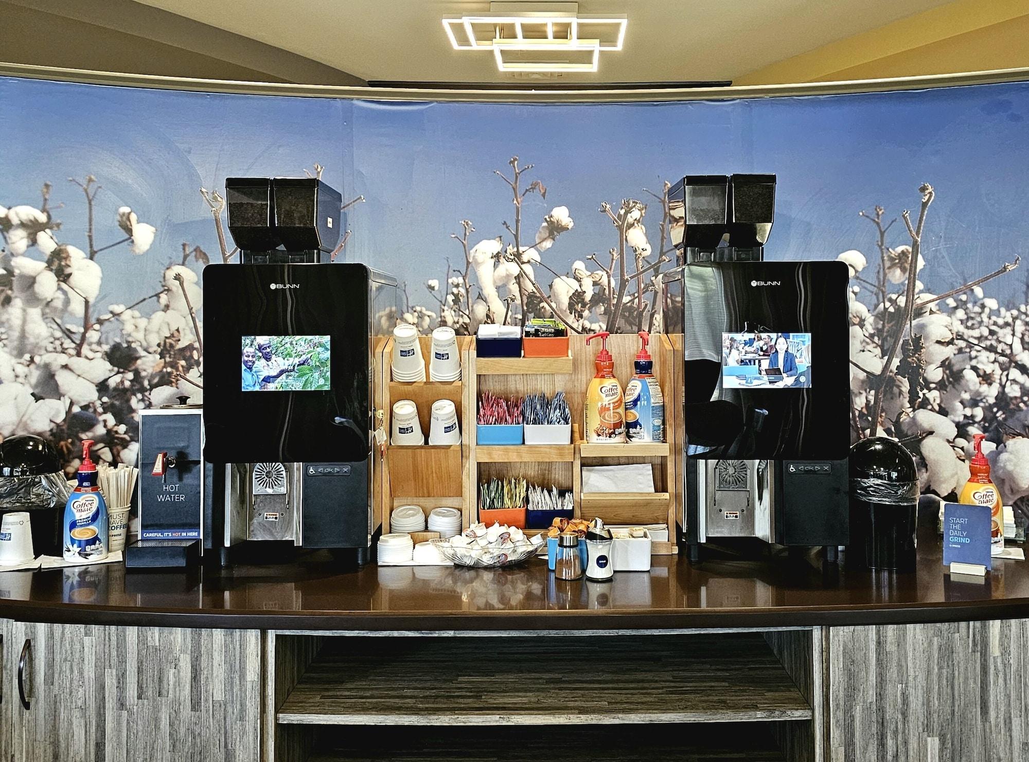 Bar/Salón Holiday Inn Express & Suites Perry-National Fairground Area #34 by IHG