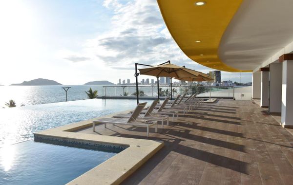 Condominios de lujo con vista al atardecer - Hoteles con jacuzzi en Mazatlán, Sinaloa