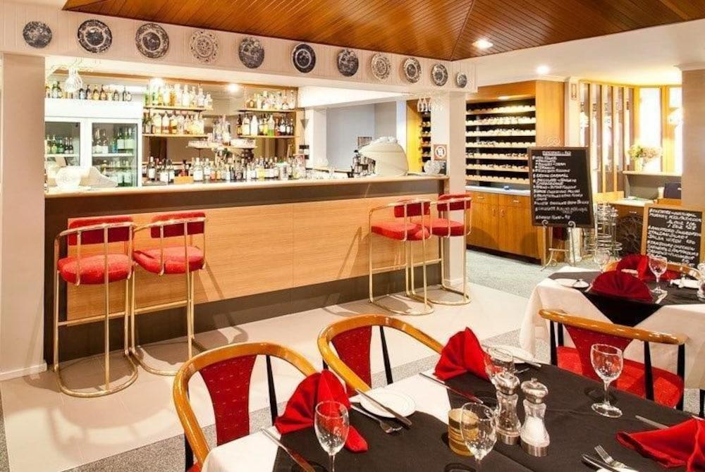 Bar/Salón Posthouse MotorLodge