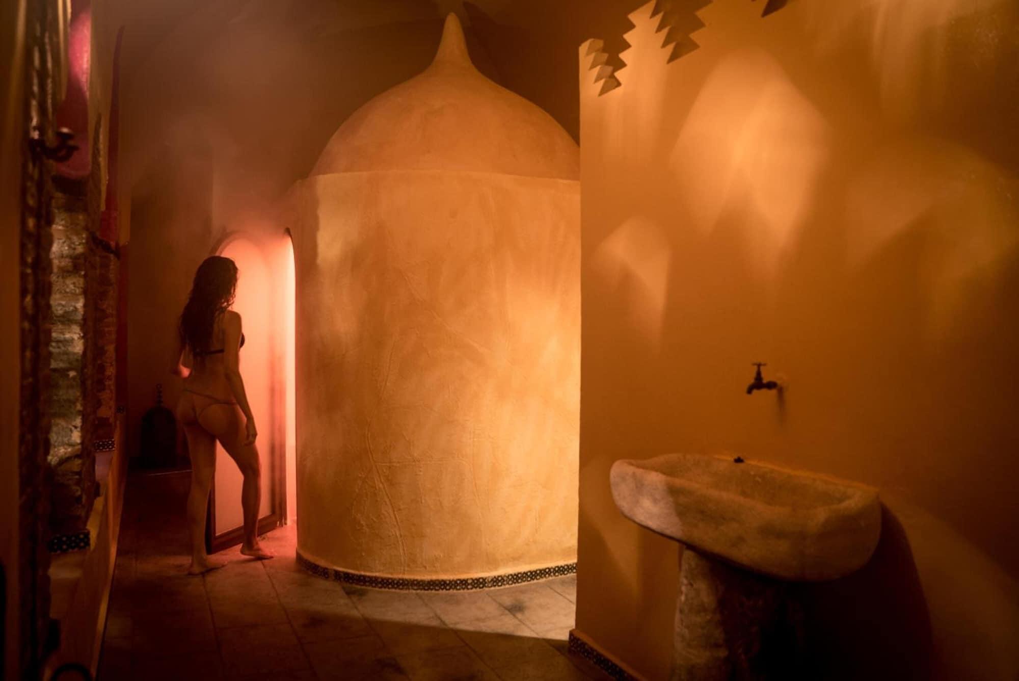 Instalaciones Recreativas Arteaga Hostal & Baños Árabes Elvira