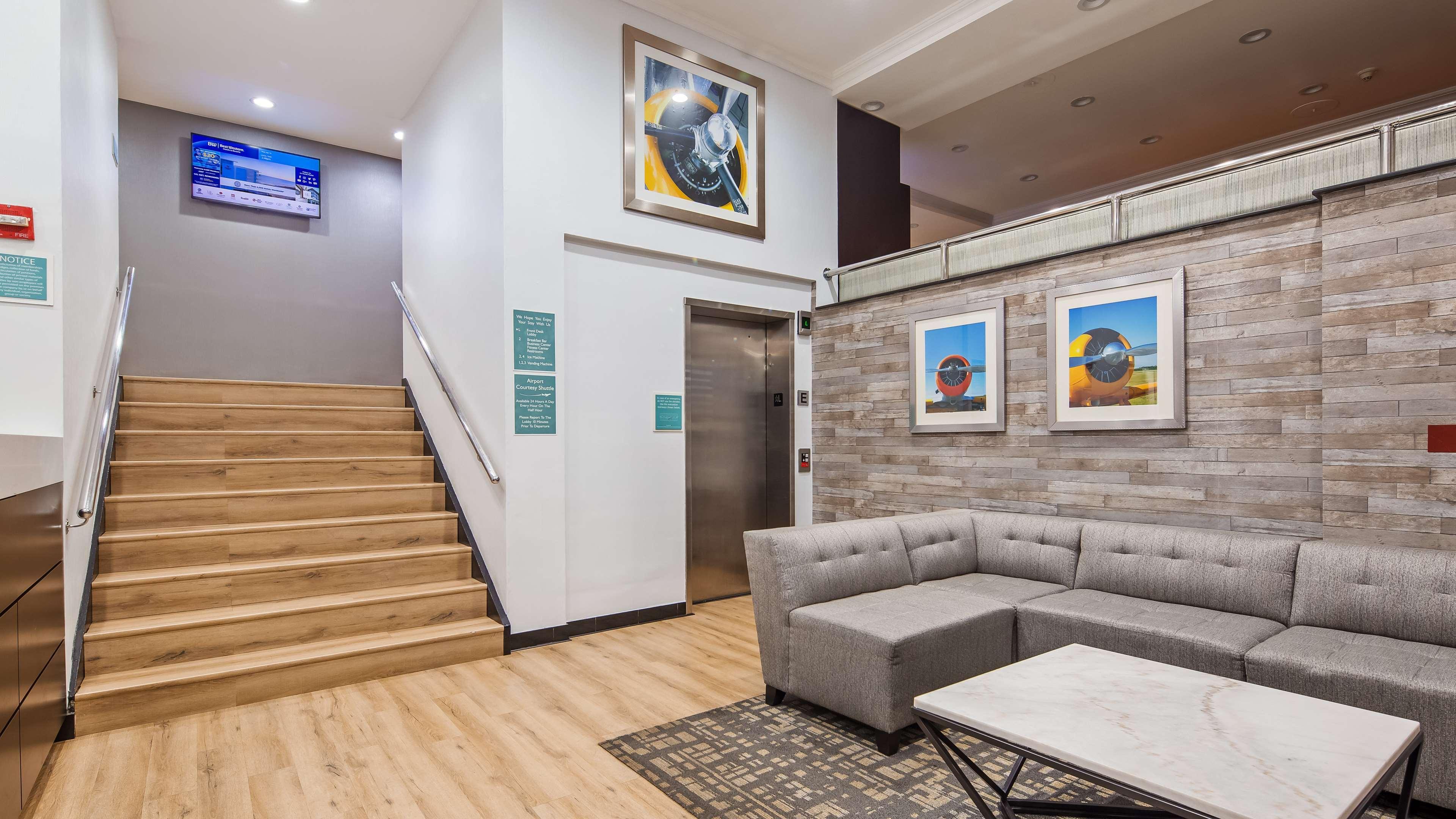 Vista Lobby Best Western JFK Airport Hotel