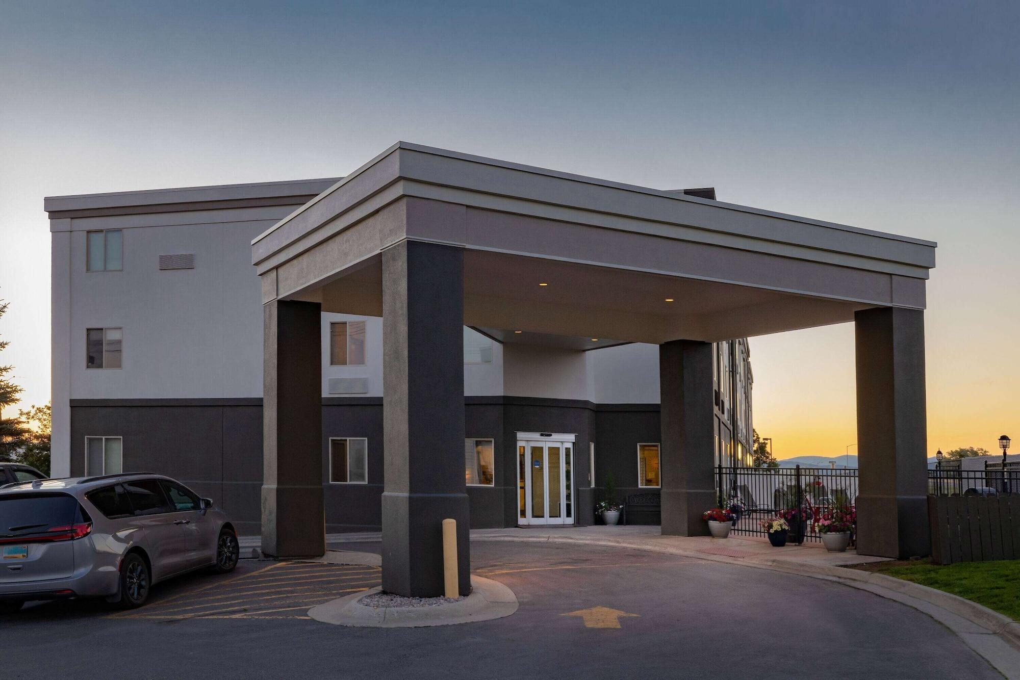 Vista Exterior La Quinta Inn & Suites by Wyndham Helena