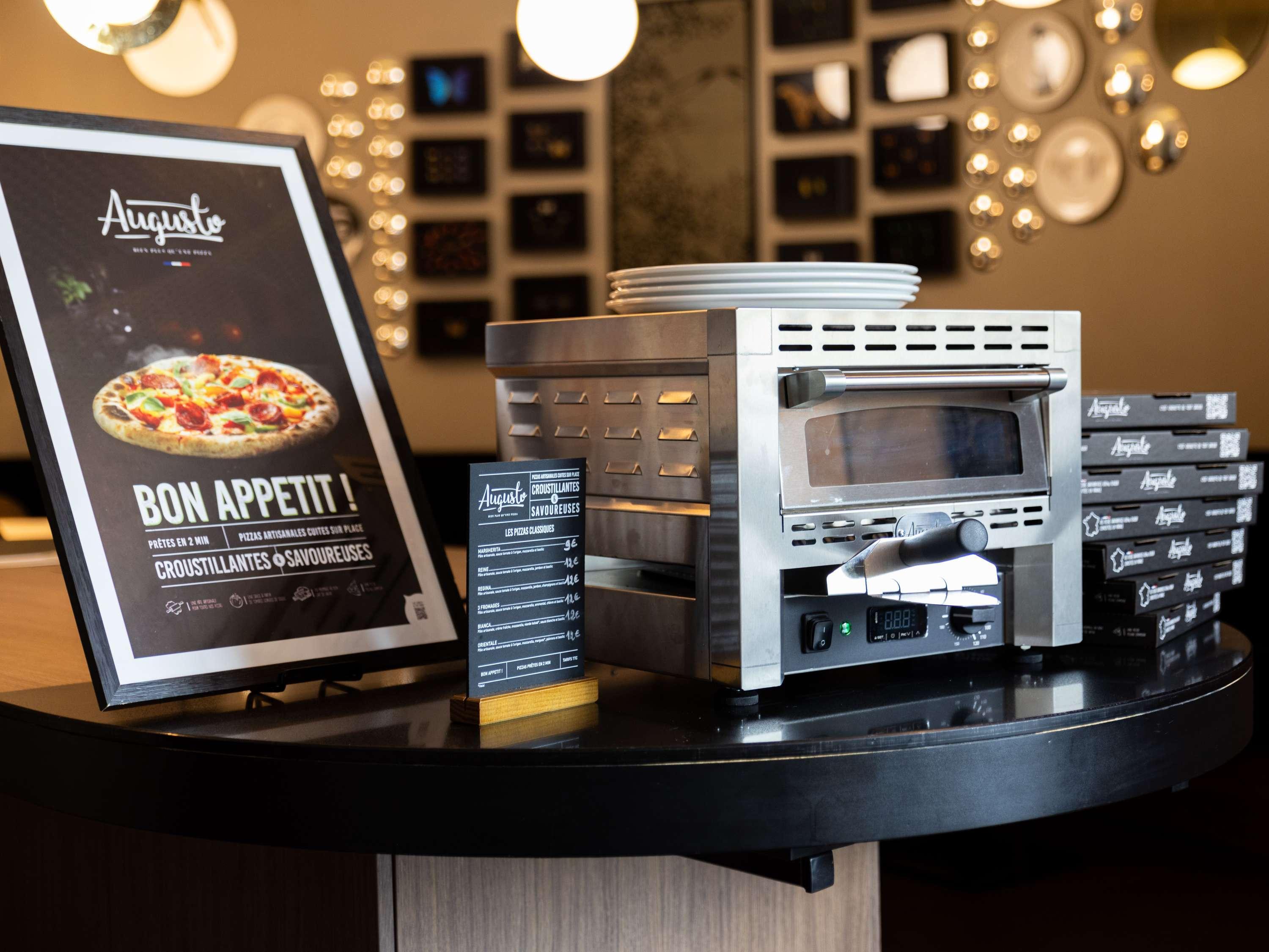 Vista Exterior Novotel Suites Paris Expo Porte de Versailles